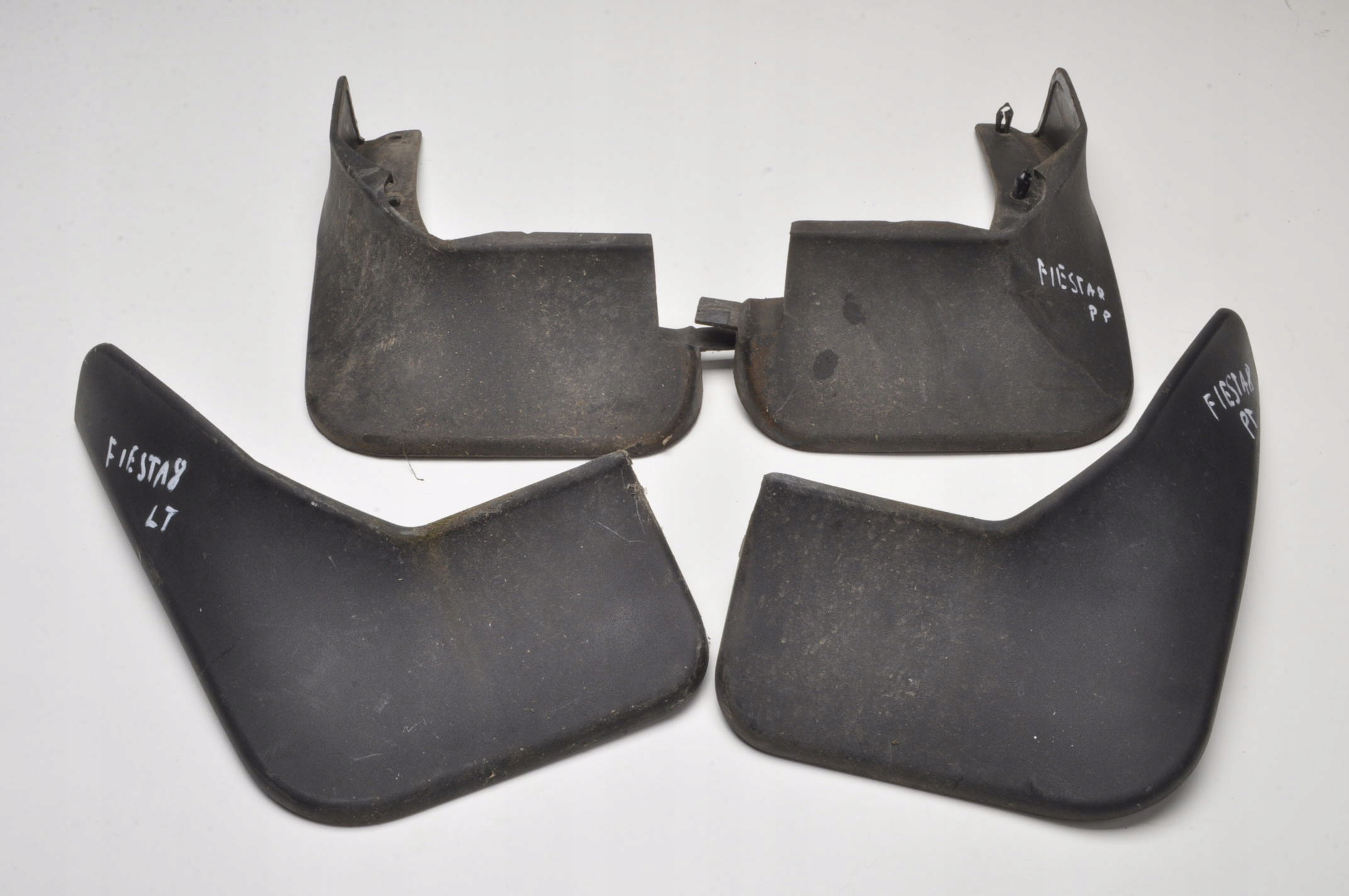 FORD FIESTA MK8 CHLAPACZE PRZÓD TYŁ KOMPLET