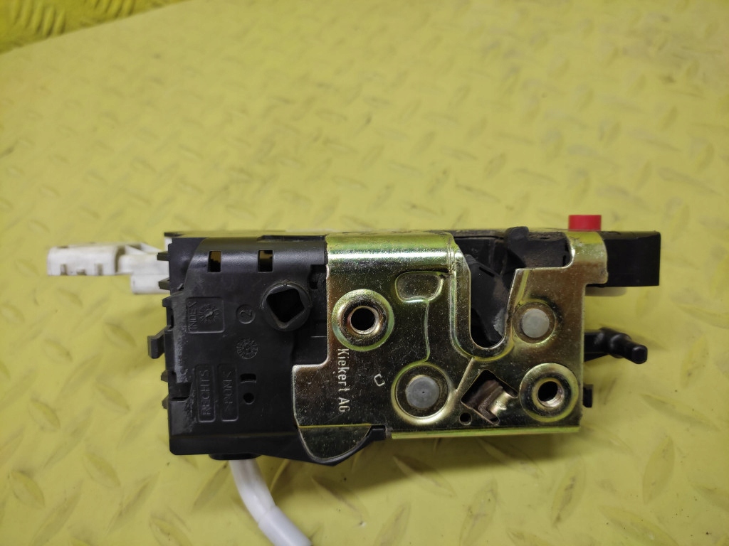 PEUGEOT 407 SW lock door right rear part