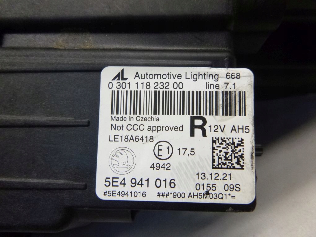 SKODA OCTAVIA 4 IV 5E4 FULL LED 20- front right