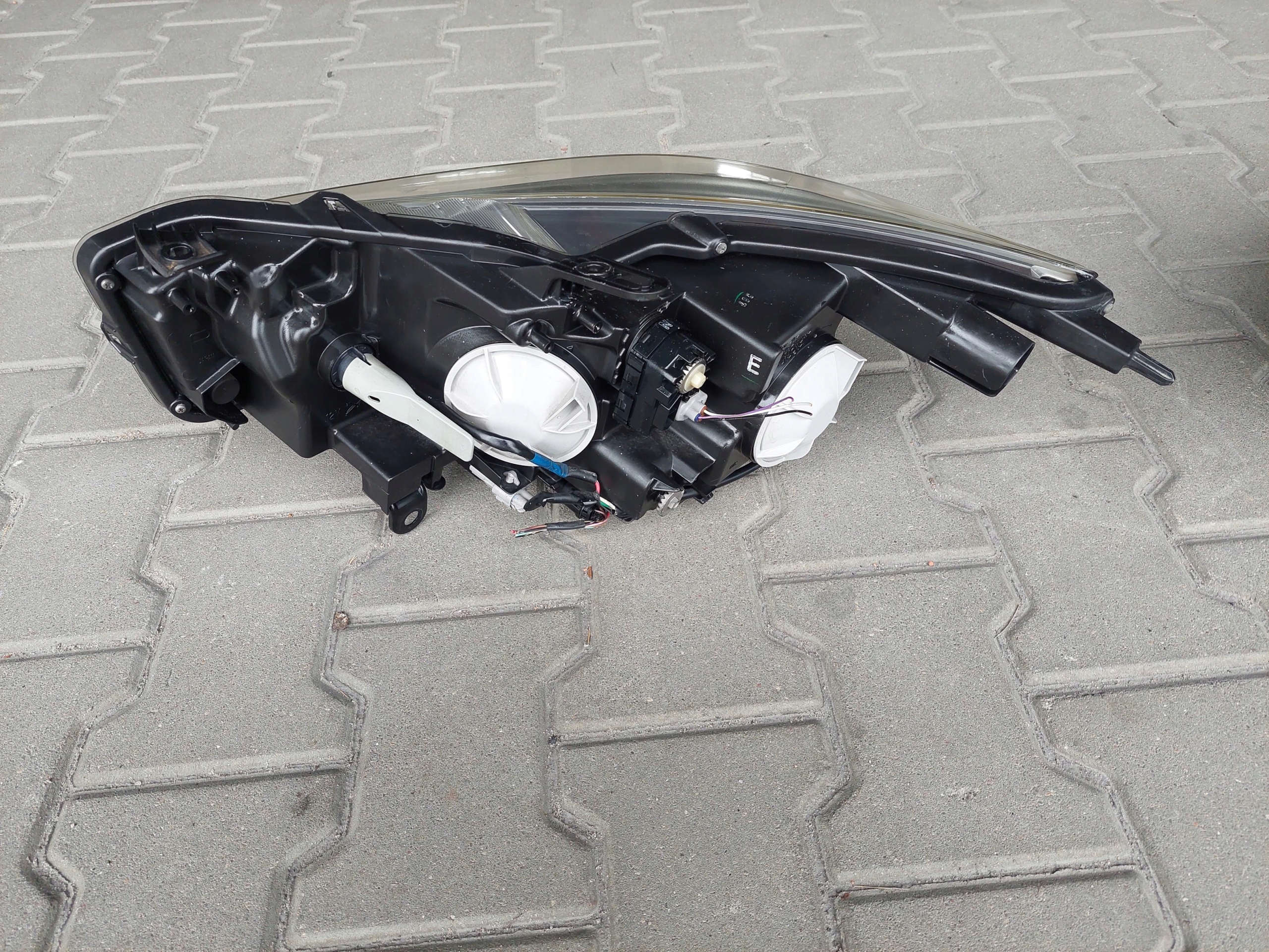 light front front left right UK INFINITI Q50