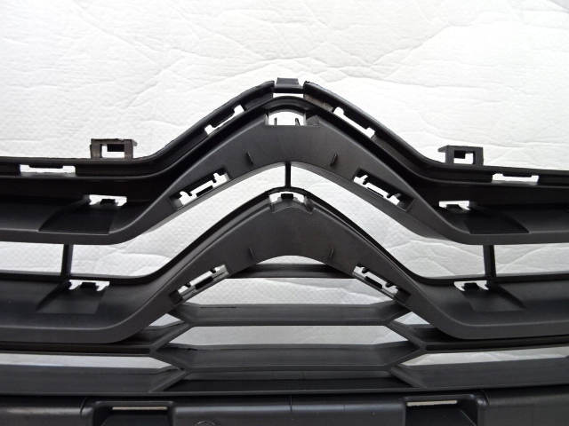 DS5 11-15 GRILL ZDERZAKA ATRAPA KRATKA ŚRODKOWA NOWA PRZED LIFTEM Producent części DSS