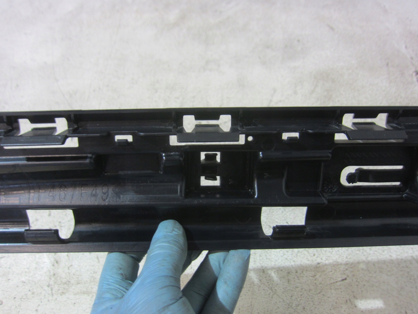 BMW X1 F48 holder support mouldings PROGOWEJ left front front 7332329