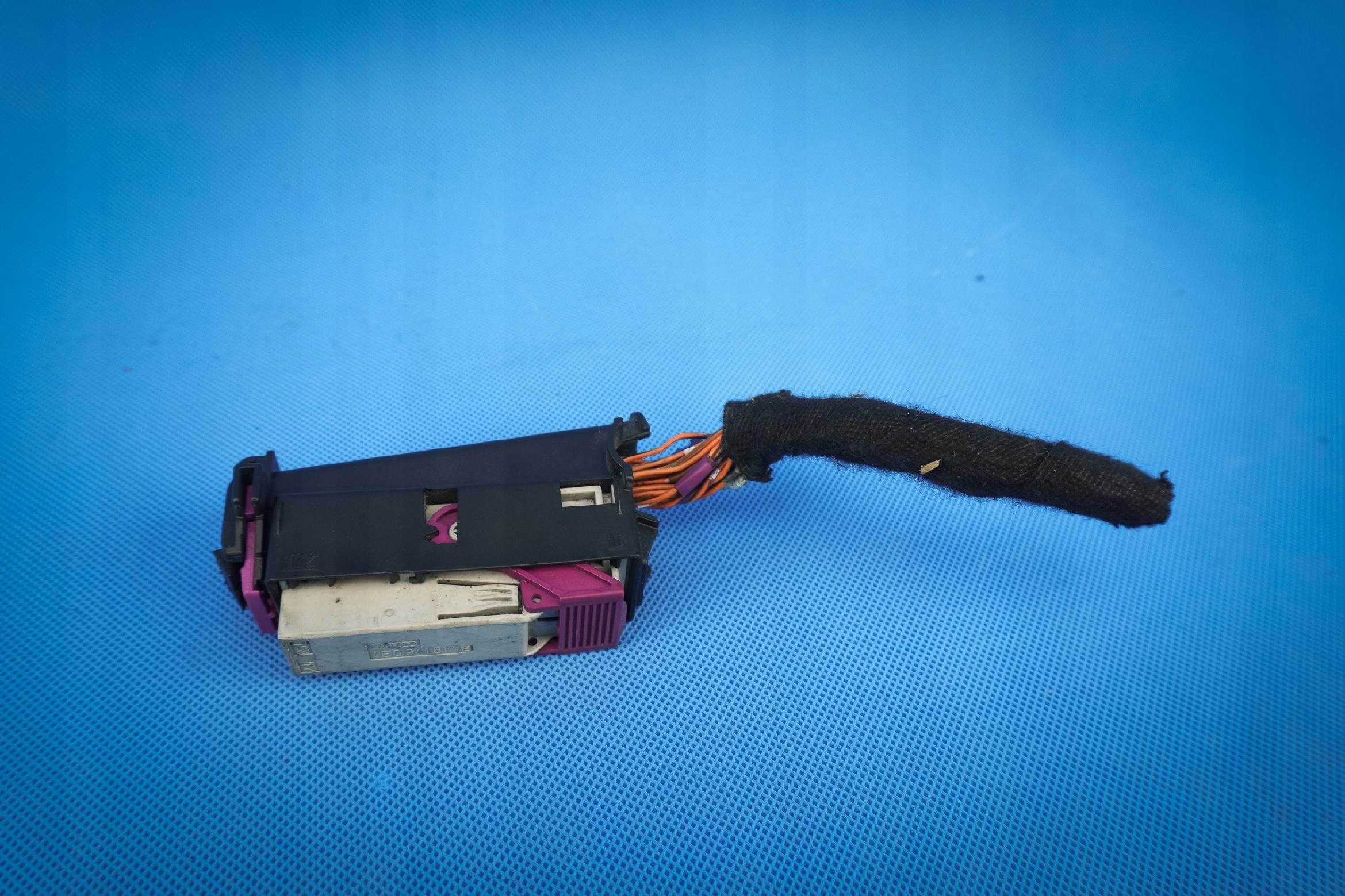Spina kostka Audi VW Seat Skoda 4E0906230