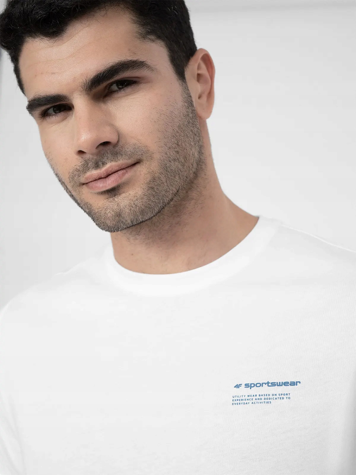 KOSZULKA MĘSKA 4F T-SHIRT BAWEŁNA SPORTOWA CASUAL NA CO DZIEŃ SS23M300 Dekolt okrągły