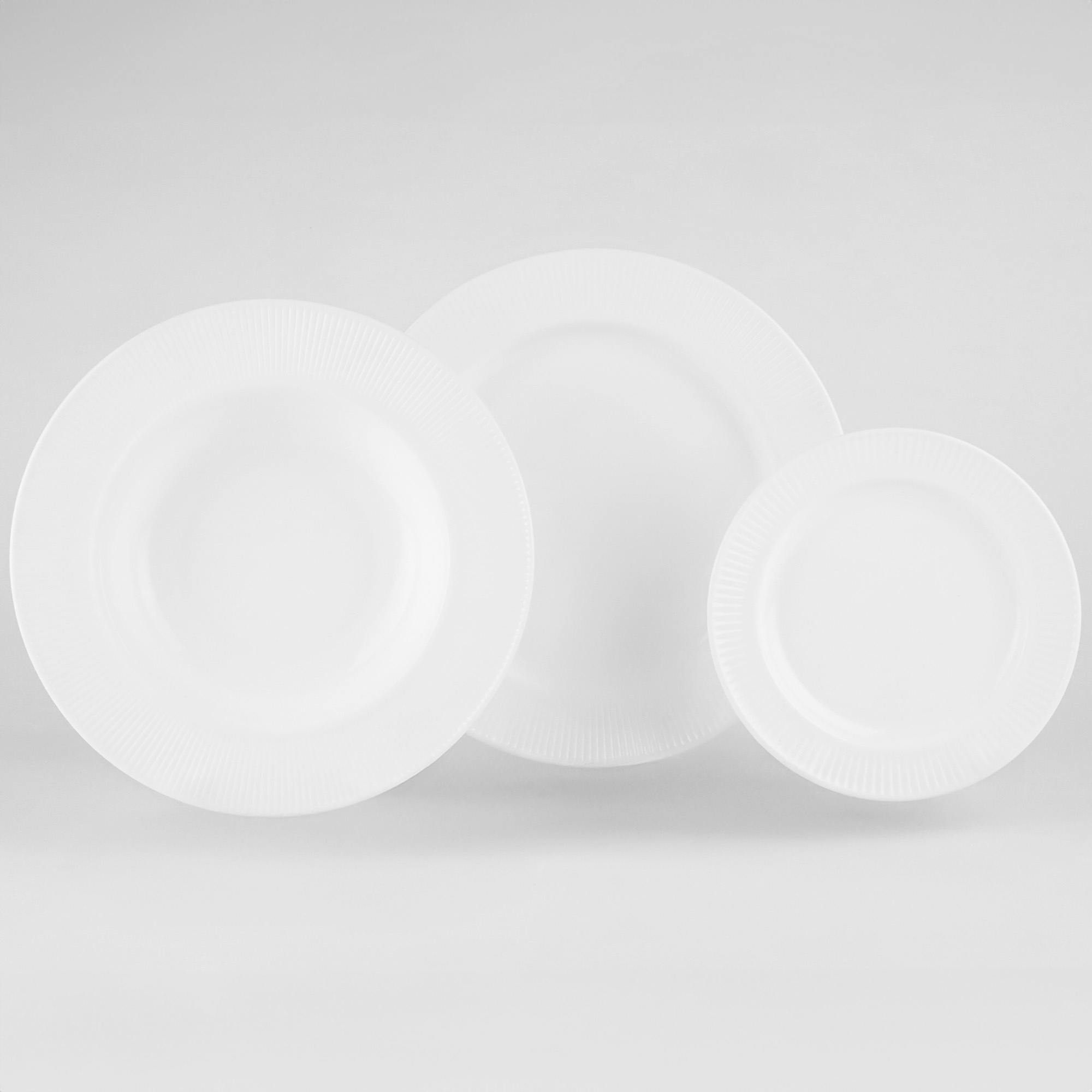 SERWIS OBIADOWY RYFLOWANY 18 EL DLA 6 OSÓB KPL TALERZY ZE ZDOBIENIEM SZKŁO