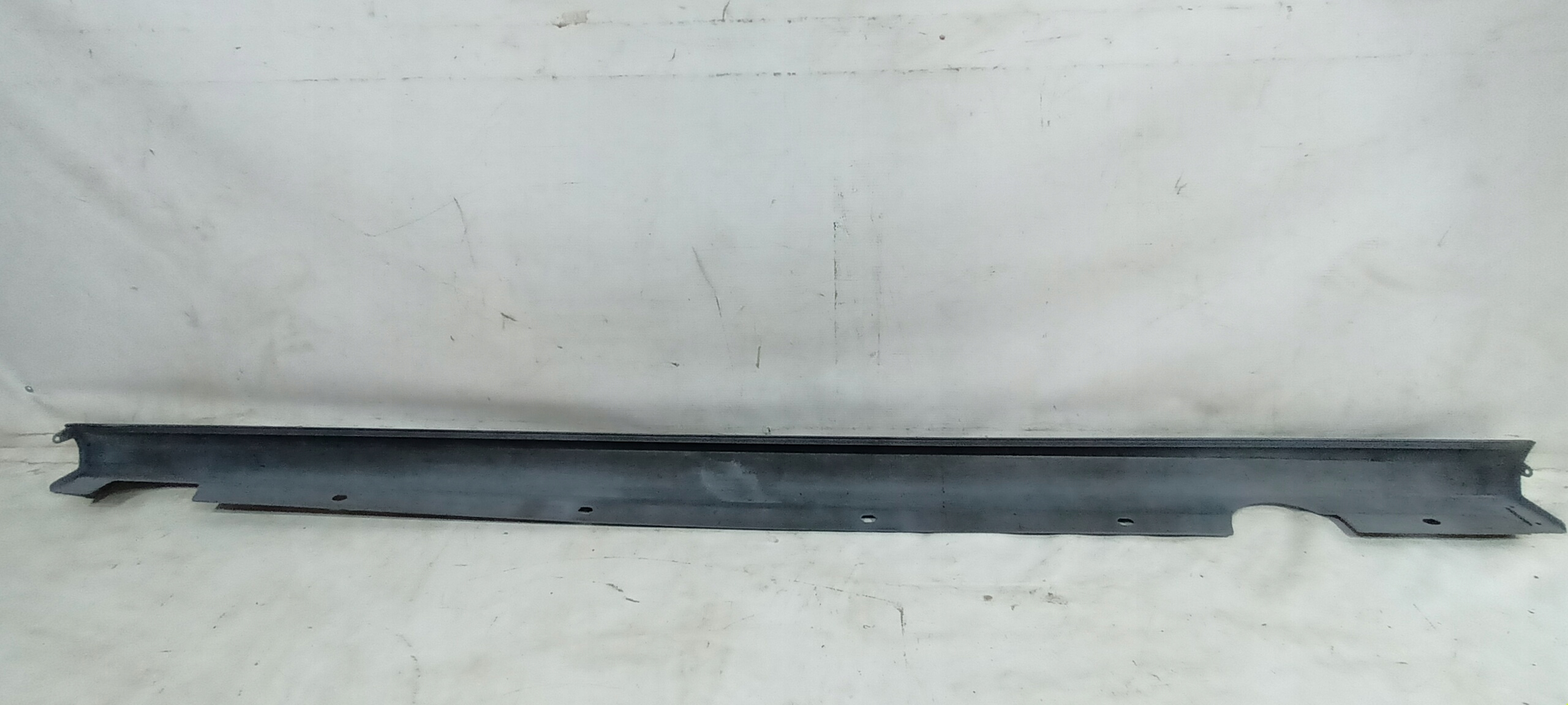 LISTWA PROGOWA PRAWA VW GOLF VII R-LINE 5G0071685 Kolor do lakierowania