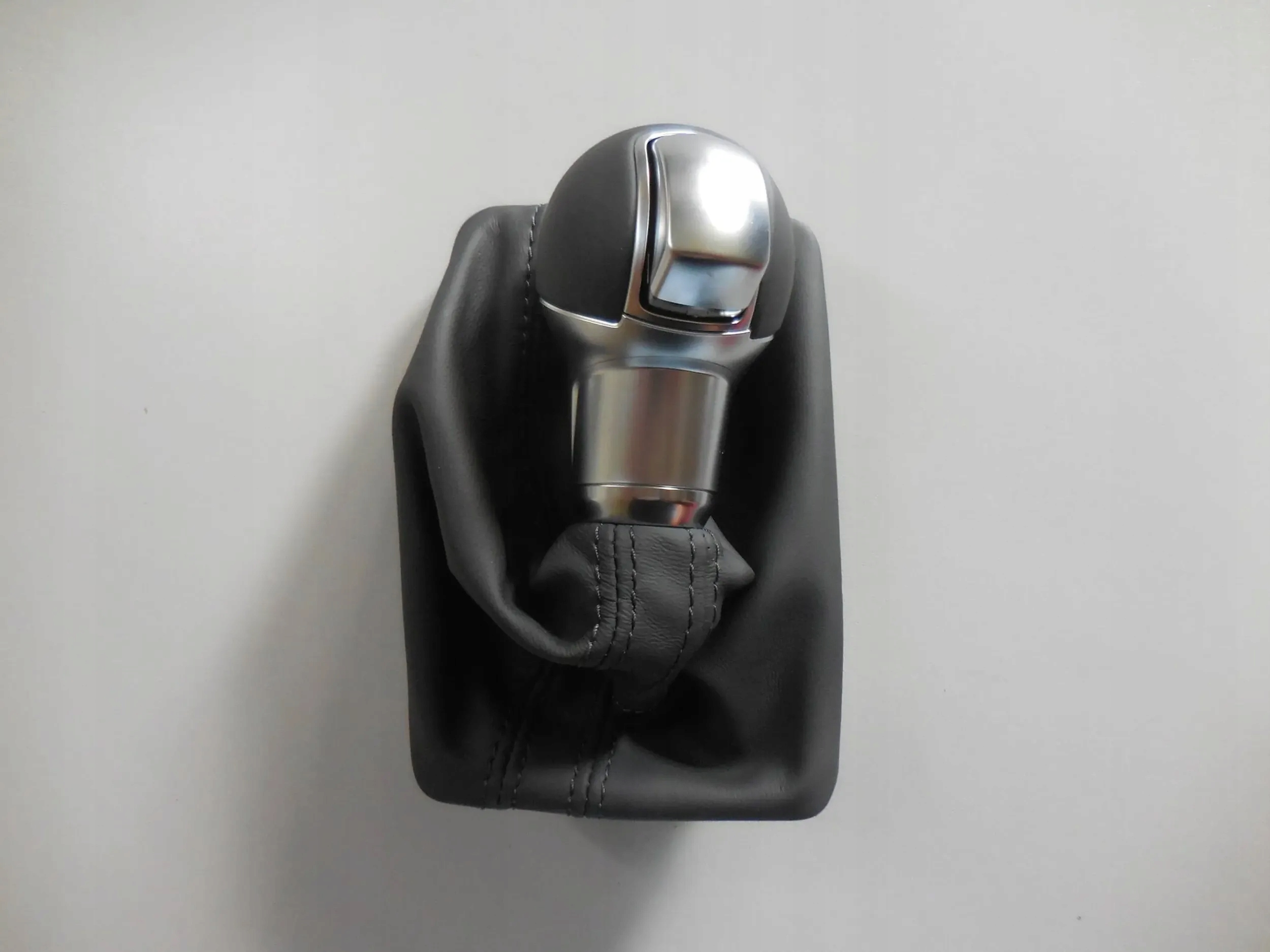 AUDI Q2 81A GAŁKA ZMIANY BIEGÓW Rodzaj skrzyni Automatyczna