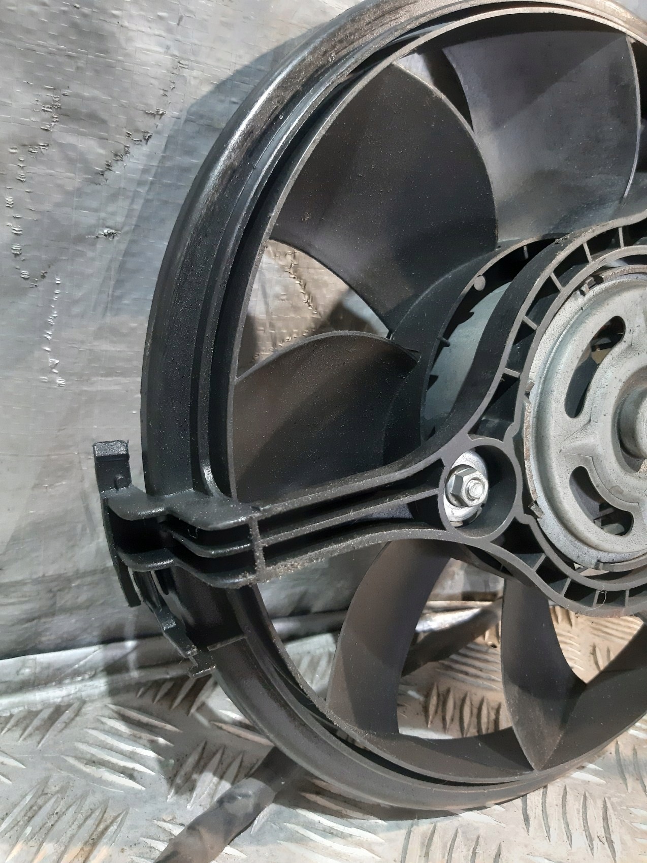 ventilátor TOPRAN chladiče VW PASSAT B5 FL 1.9 TDI
