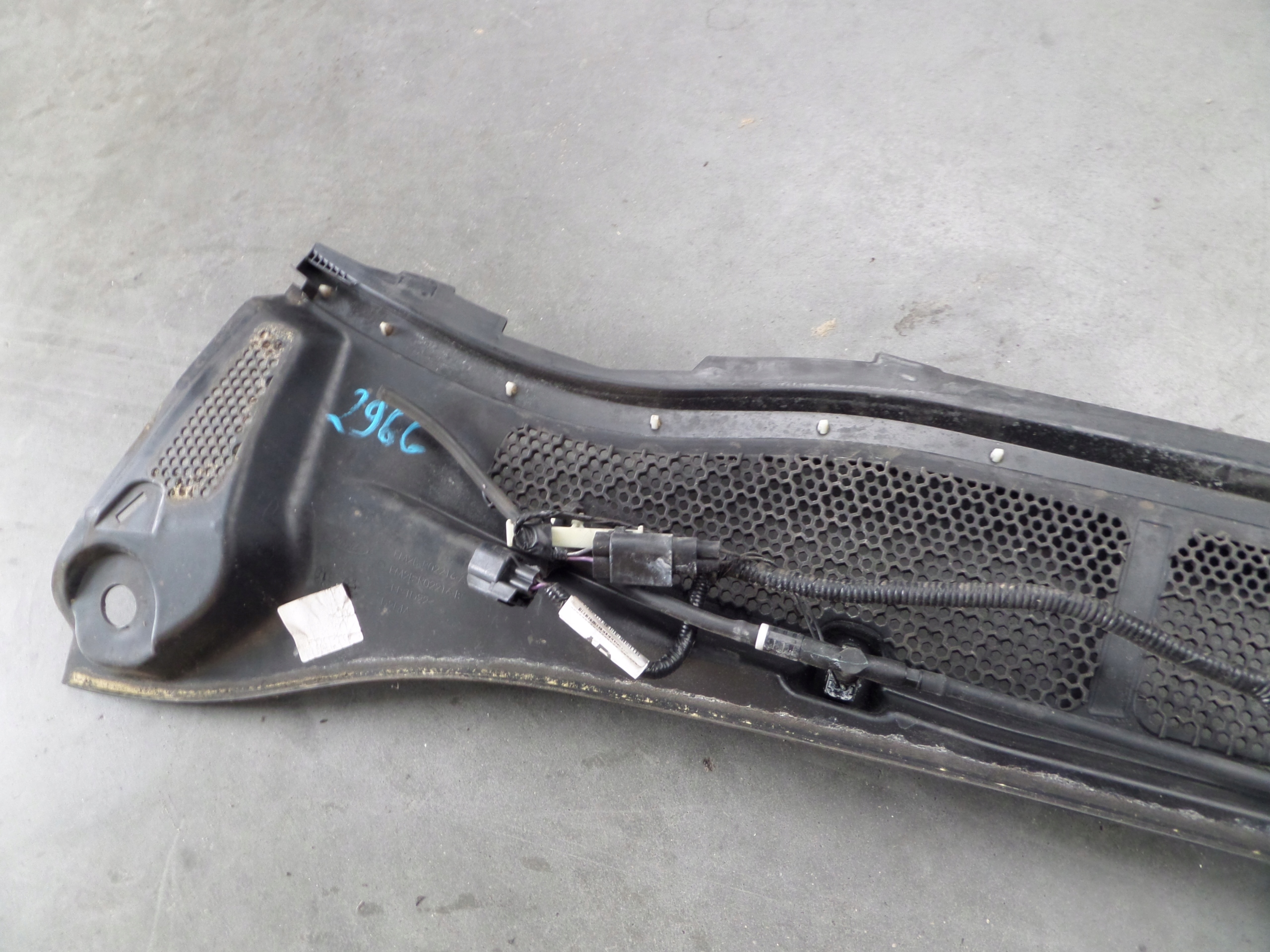 Ford OE EM2B-R02216-AB torpedo upper