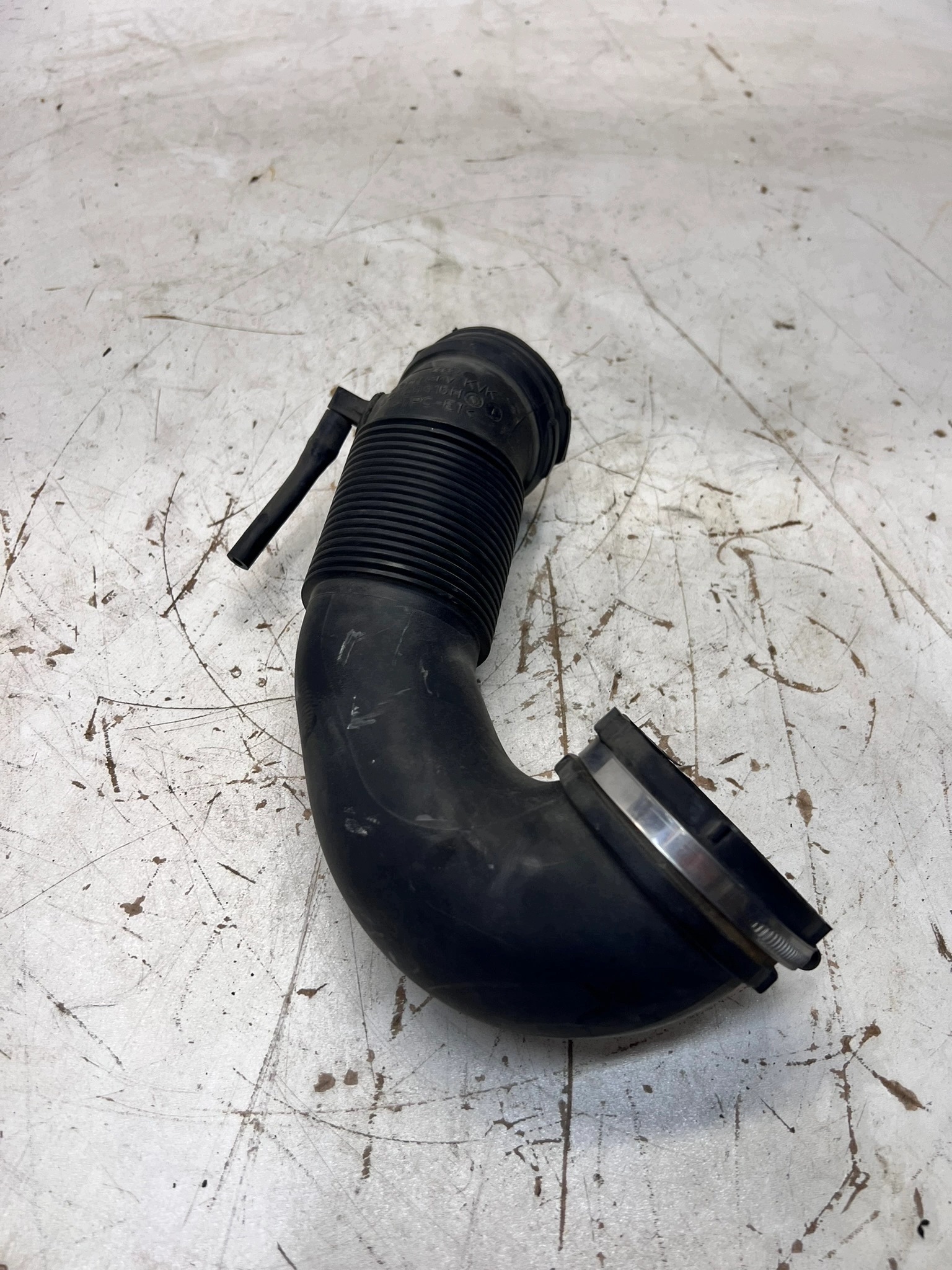 suction pipe air AUDI A6 C7 A7 2.0 TFSI 4G0129615H