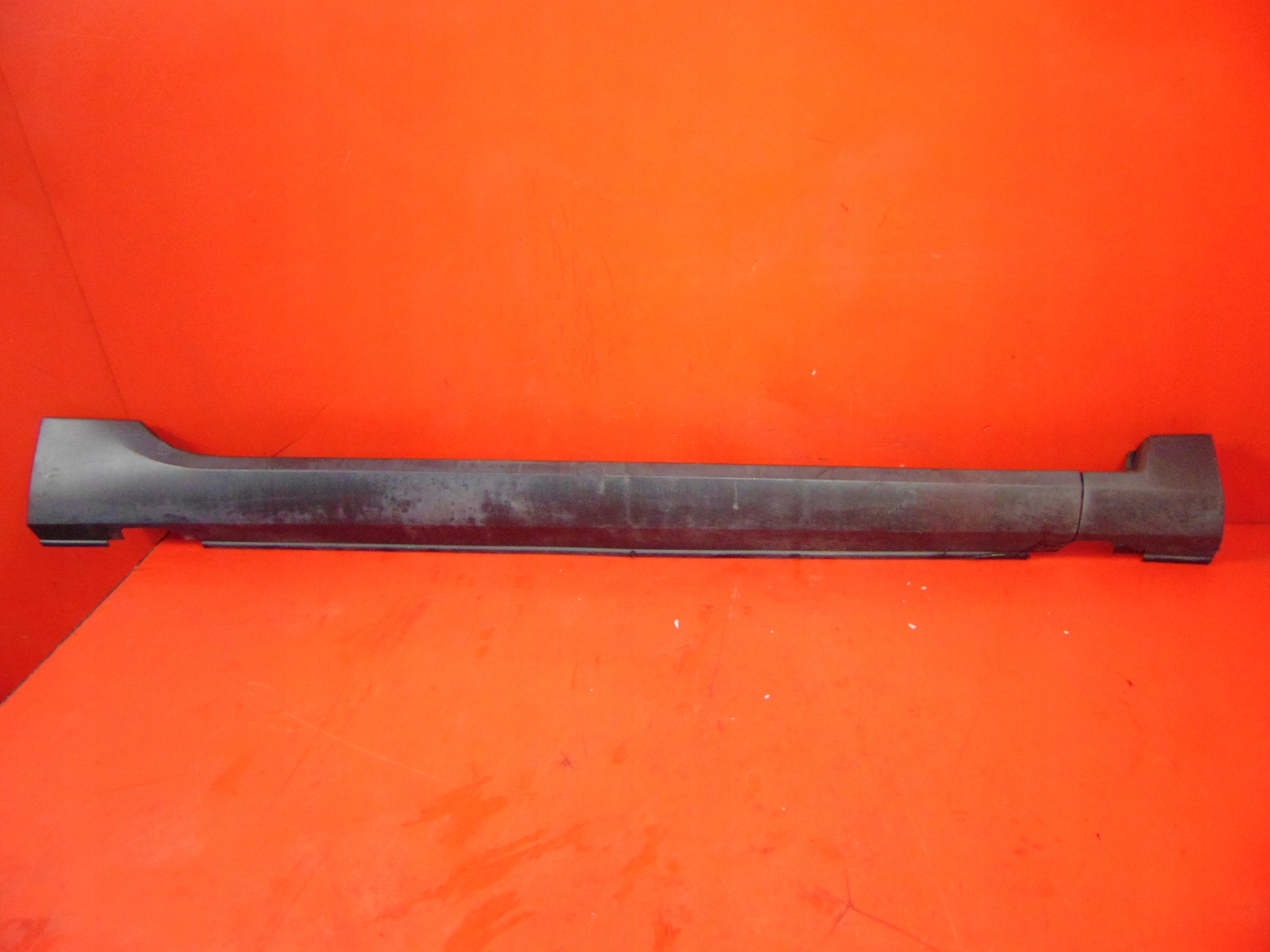 PEUGEOT 2008 and 13- moulding cap threshold right