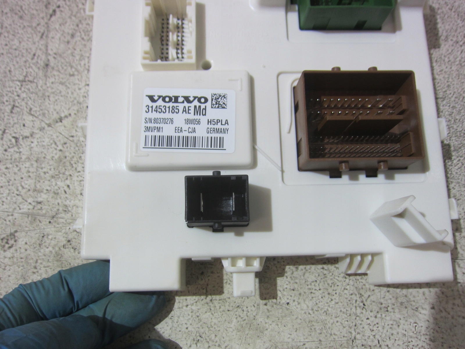 VOLVO XC40 XC 40 CEM module BSI control unit compartment of fuses 31453185
