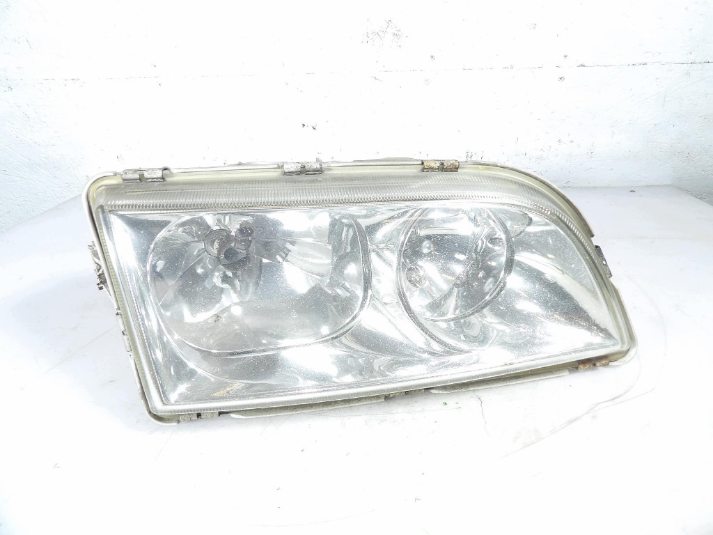 VOLVO V40 e REFLEKTOR Destra 30899683