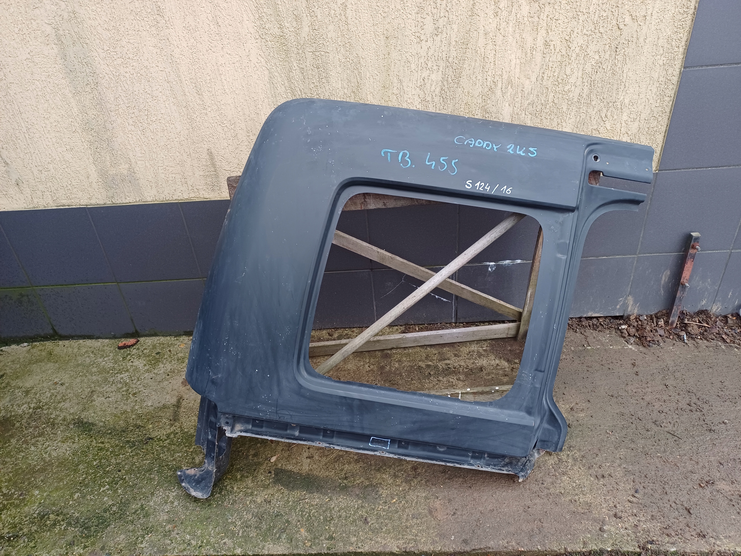 VW CADDY 03- 2K5 BŁOTNIK TYLNY PRAWY TYŁ POSZYCIE RAMA SZYBY