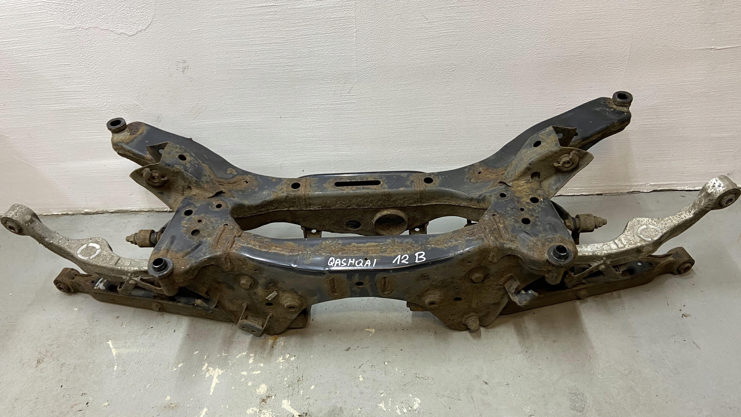 SANKI BELKA ZAWIESZENIA TYŁ NISSAN QASHQAI J10 1.5 D