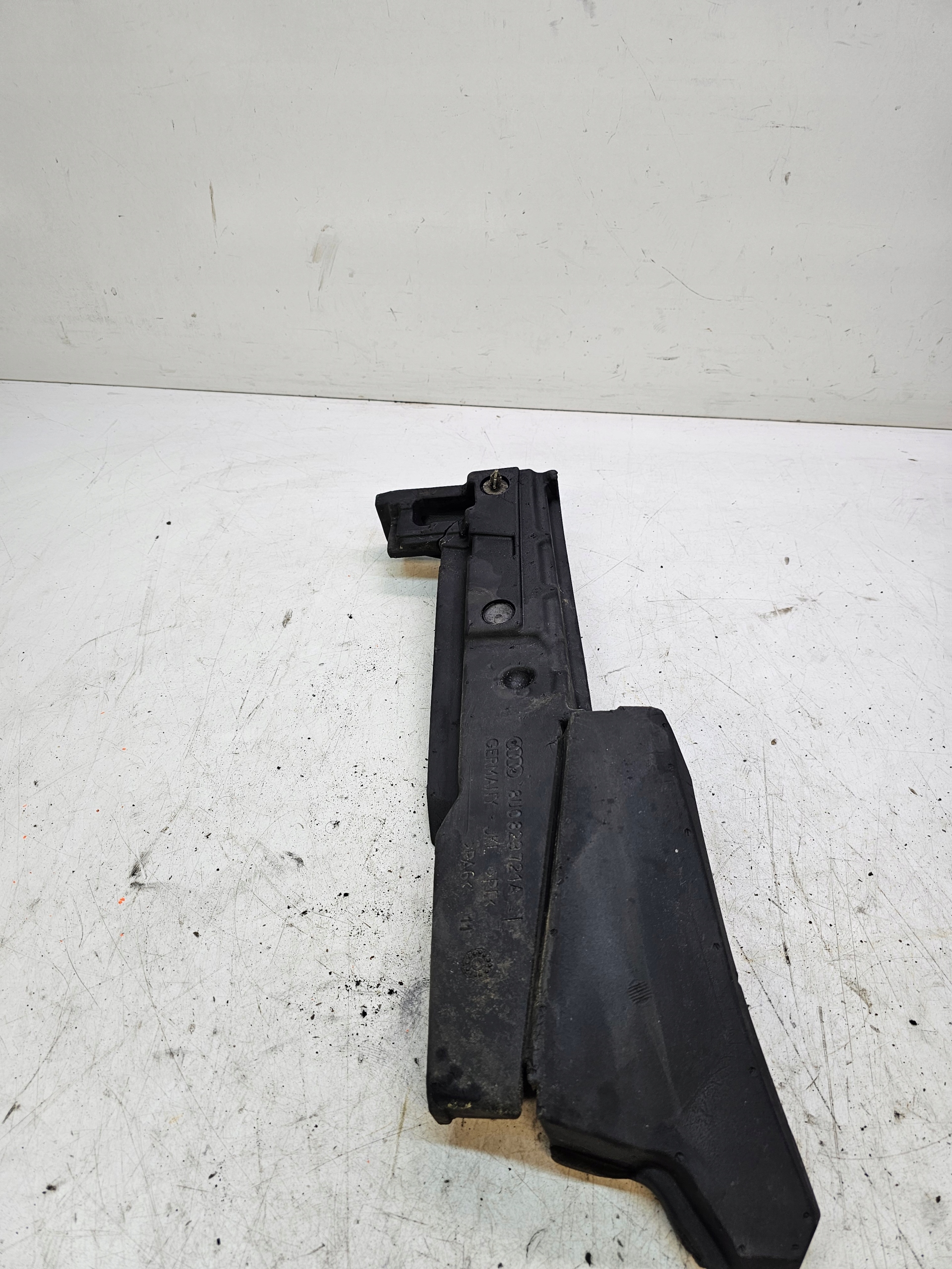 hangszigetelő sárvédő bal AUDI Q3 8U0823721A