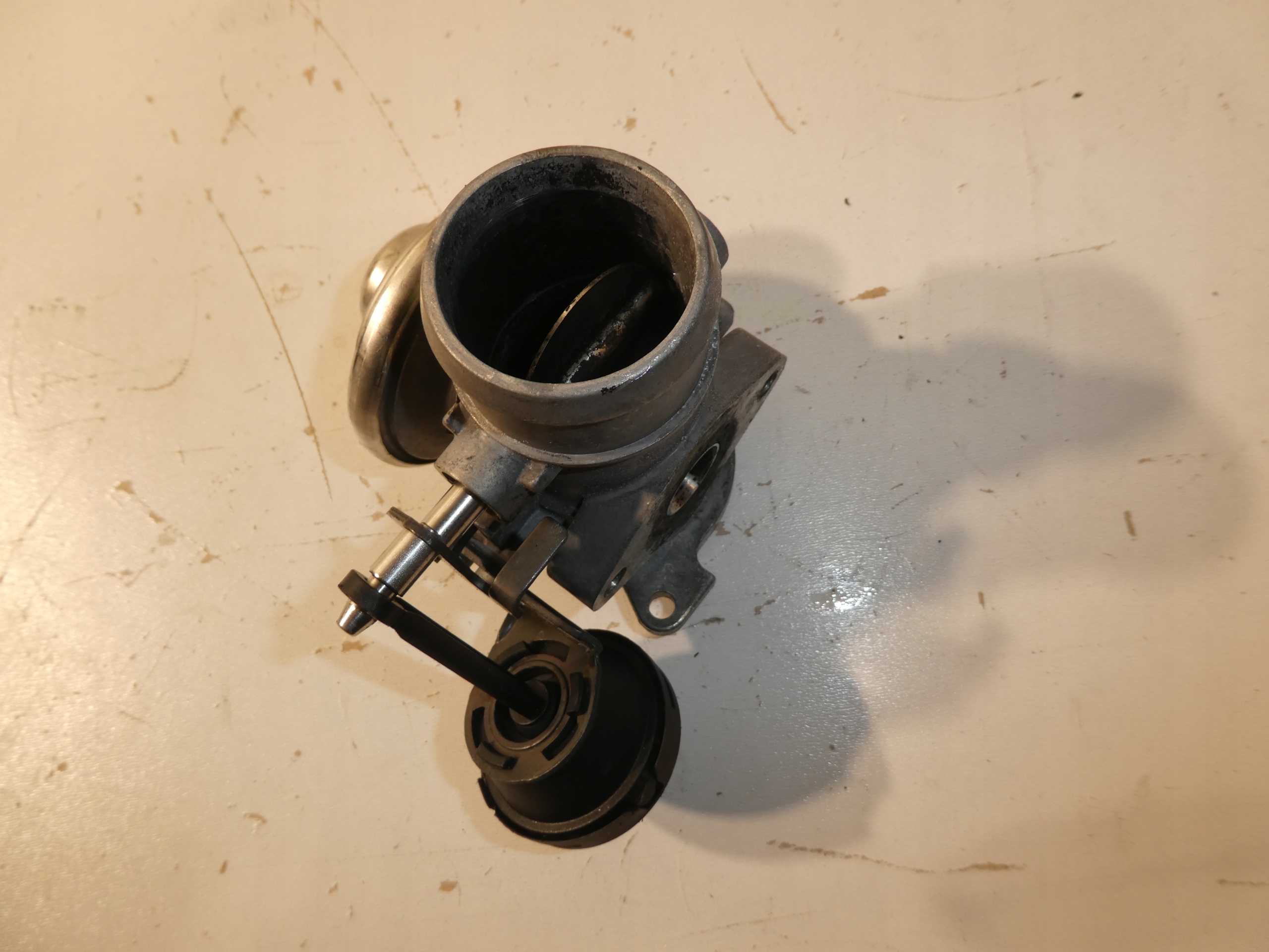 egr ventil VW GOLF V 1.9 TDI 038129637