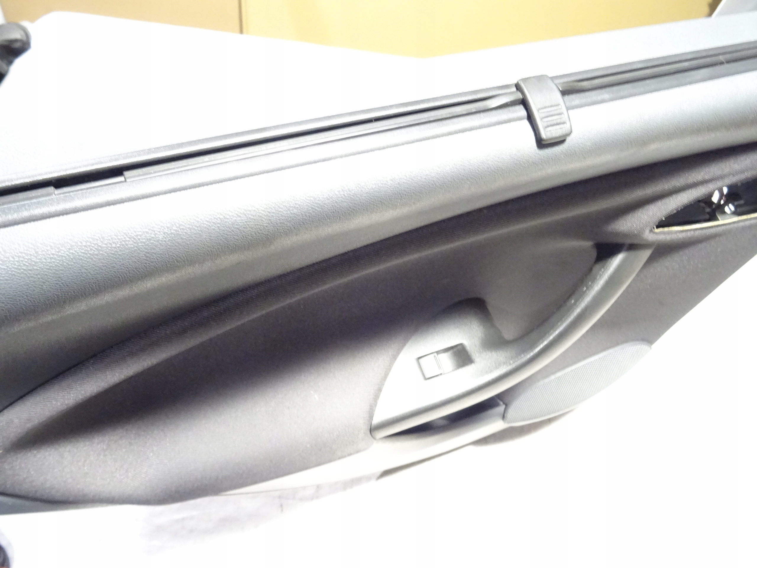 BOCZEK DRZWI TYŁ LEWY SEAT ALTEA XL 5P8 Z ROLETĄ Wersja Europejska