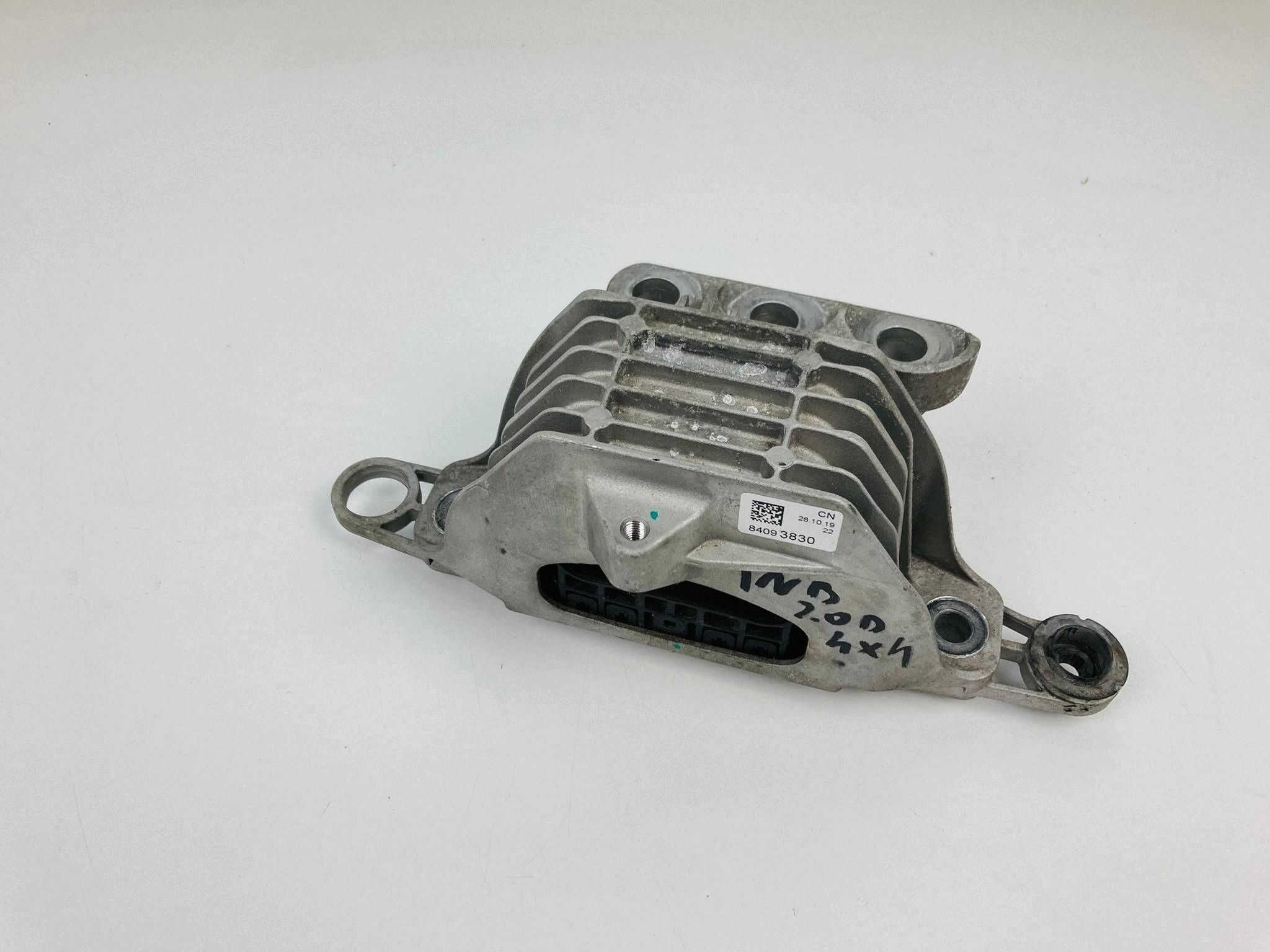 OPEL INSIGNIA B 2.0 4x4 biturbo dtr holder engine mount 84093830