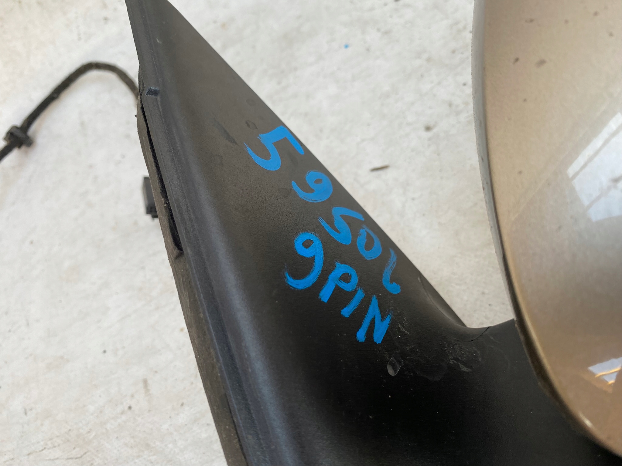 VW TIGUAN and 07- mirror left support 9 PIN 5N0857933