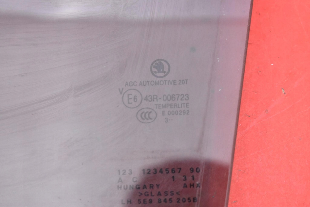window side left rear part rear SKODA OCTAVIA 3 III 13-17