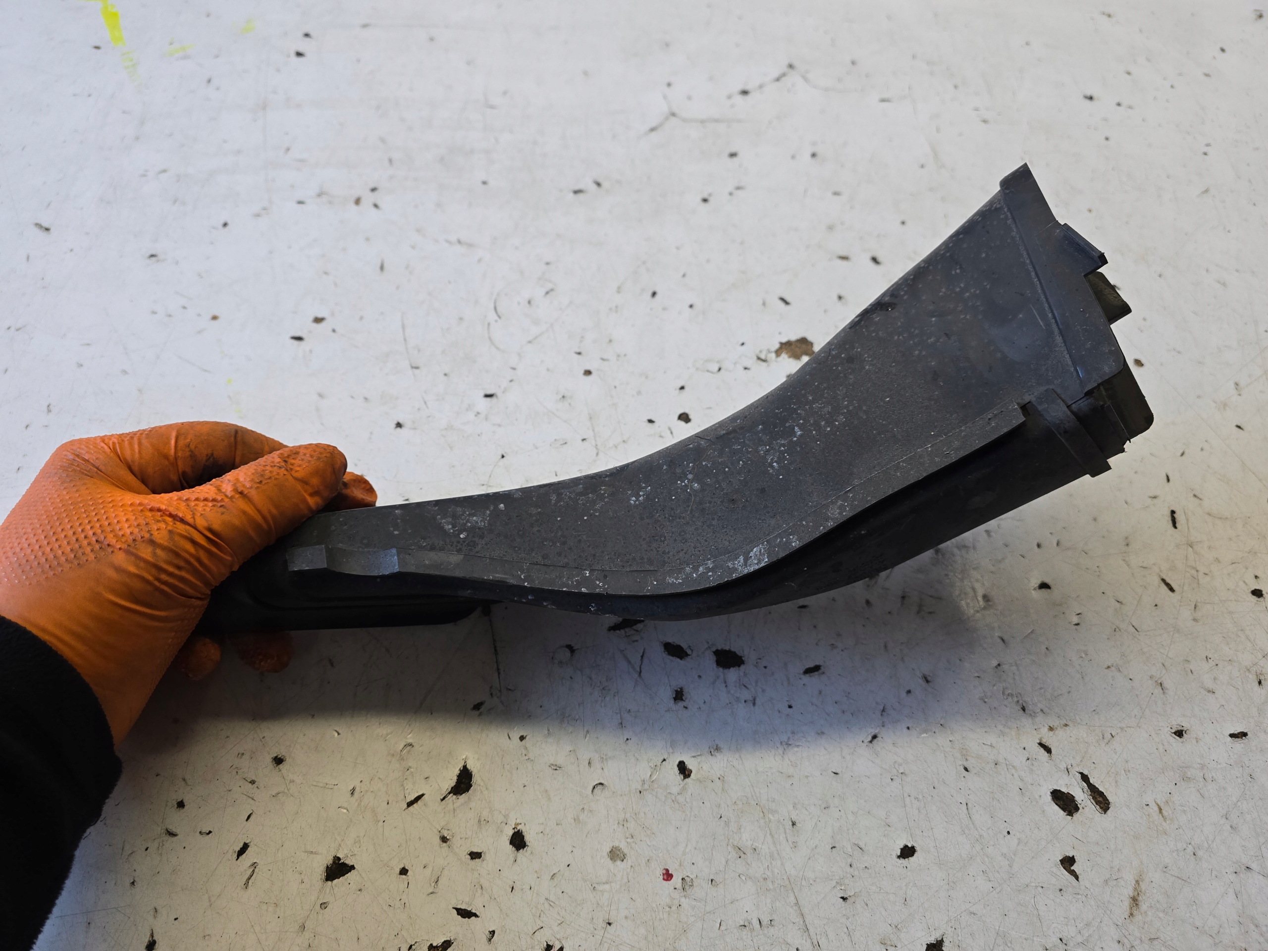 OPEL ASTRA K DOLOT LAPACZ Zufuhr luft 13367310