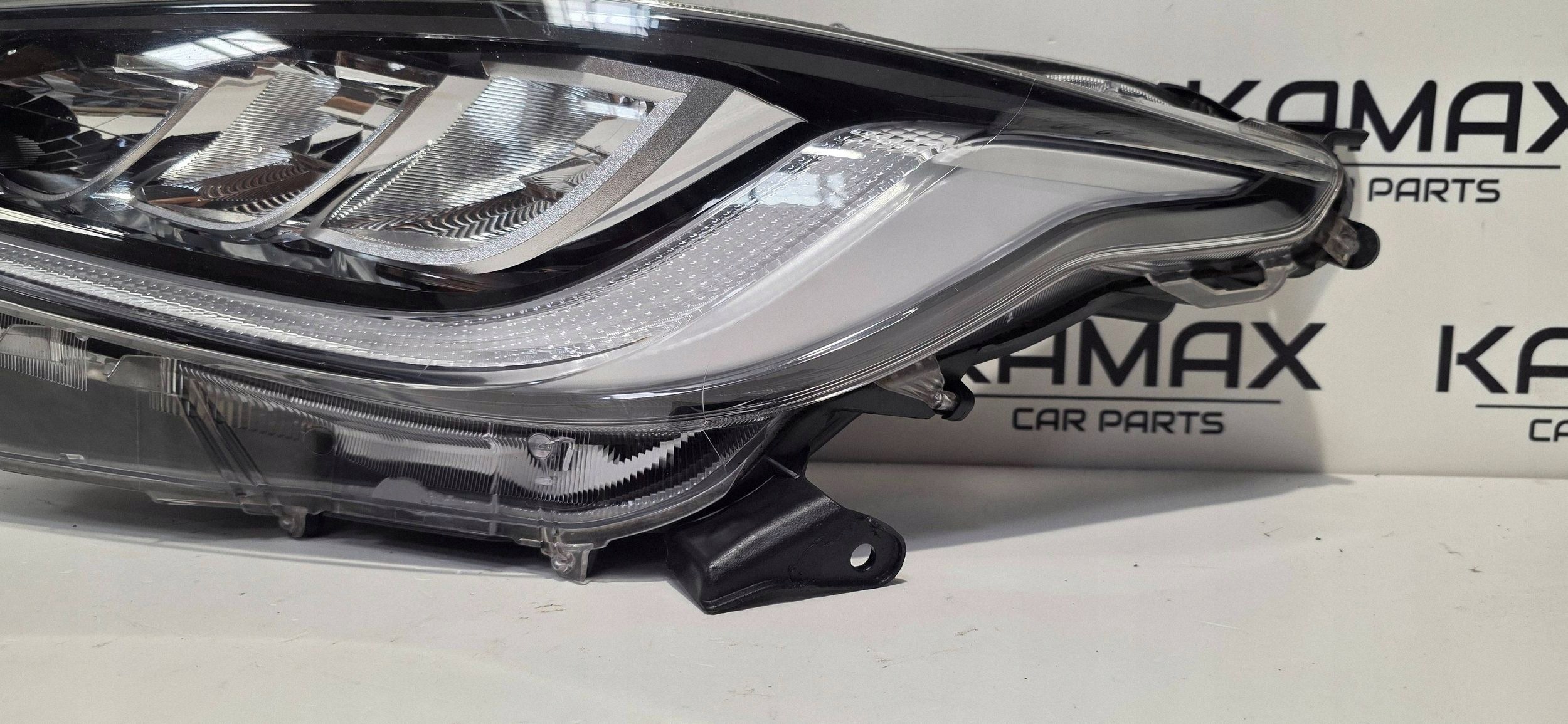 light left front FULL LED TOYOTA YARIS IV 20- original KOITO EUK0-8