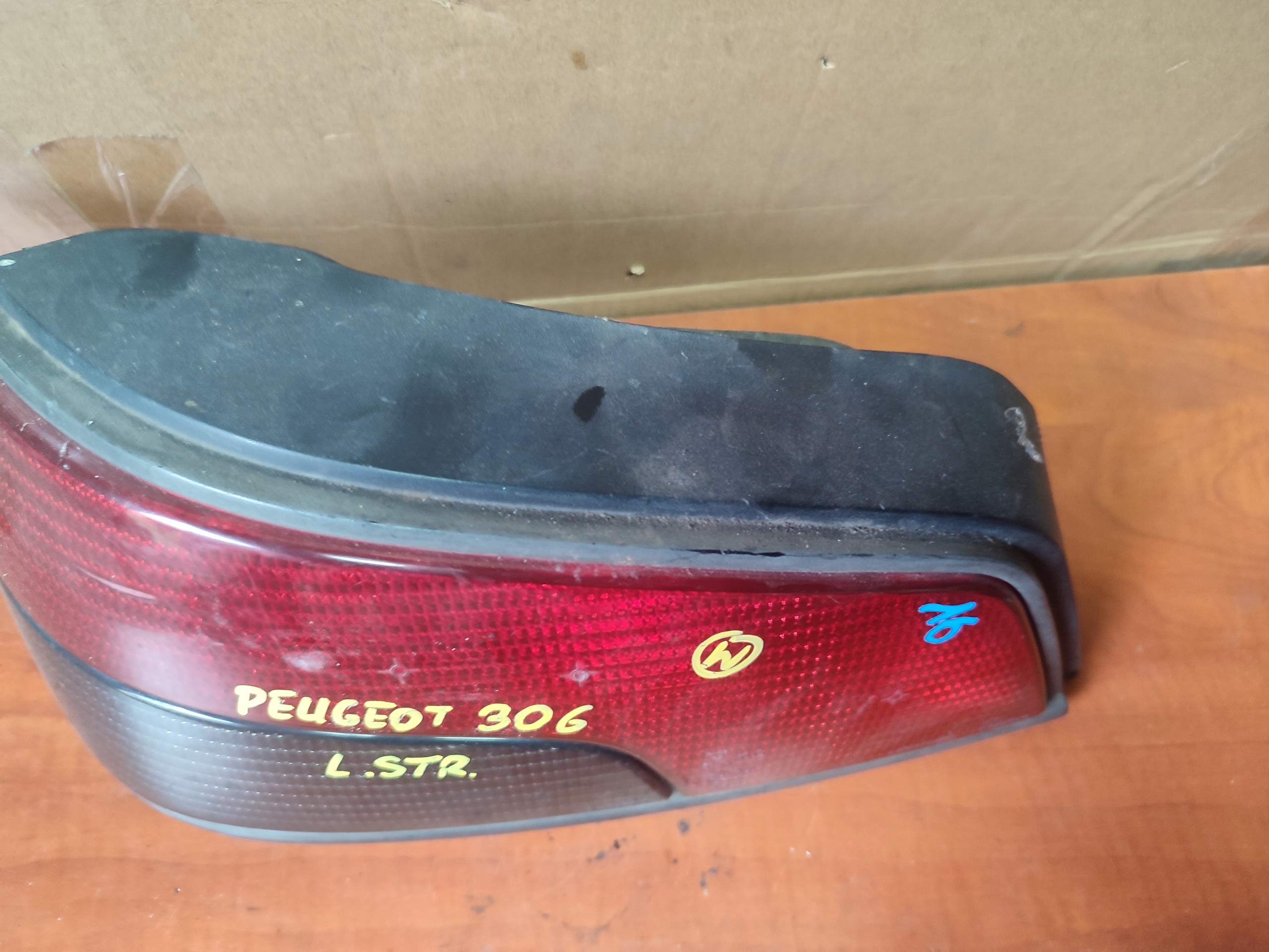 light left rear part rear left Peugeot 306 and