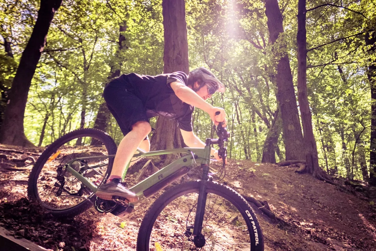 Rower Elektryczny Bolt MTB 130Nm Ananda centr 14Ah Materiał ramy aluminium