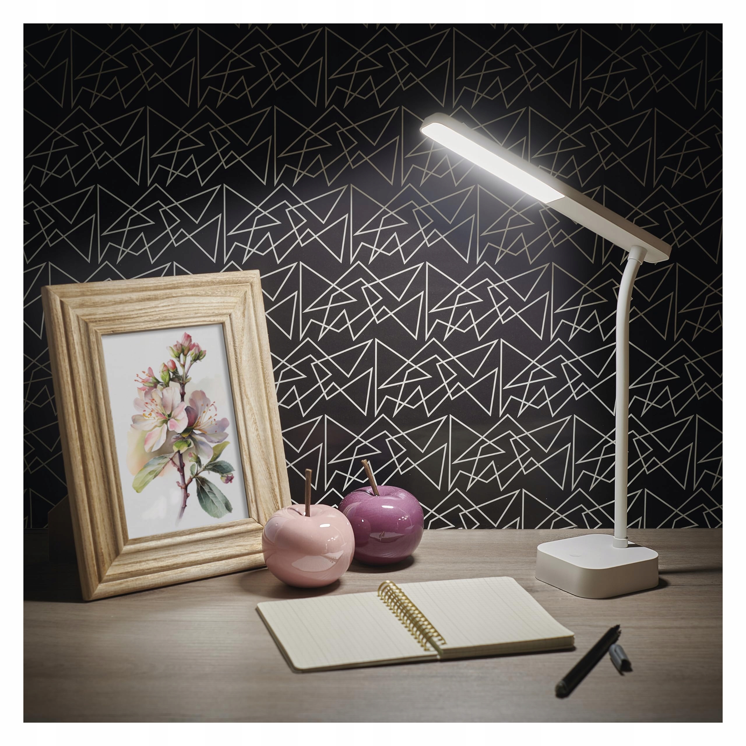 Led lampa Emos Lucy bezdrátová 96 hodinová regulace jasu