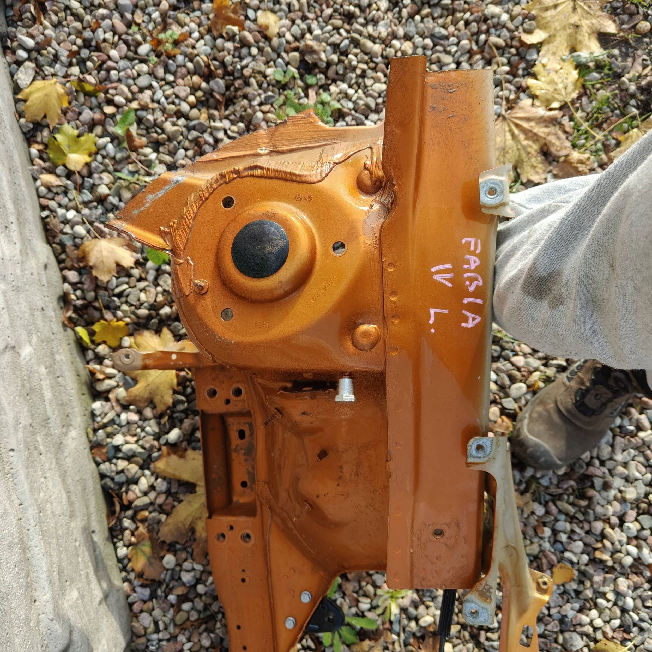 quarter front front side left Skoda Fabia Mk4 (6VA)