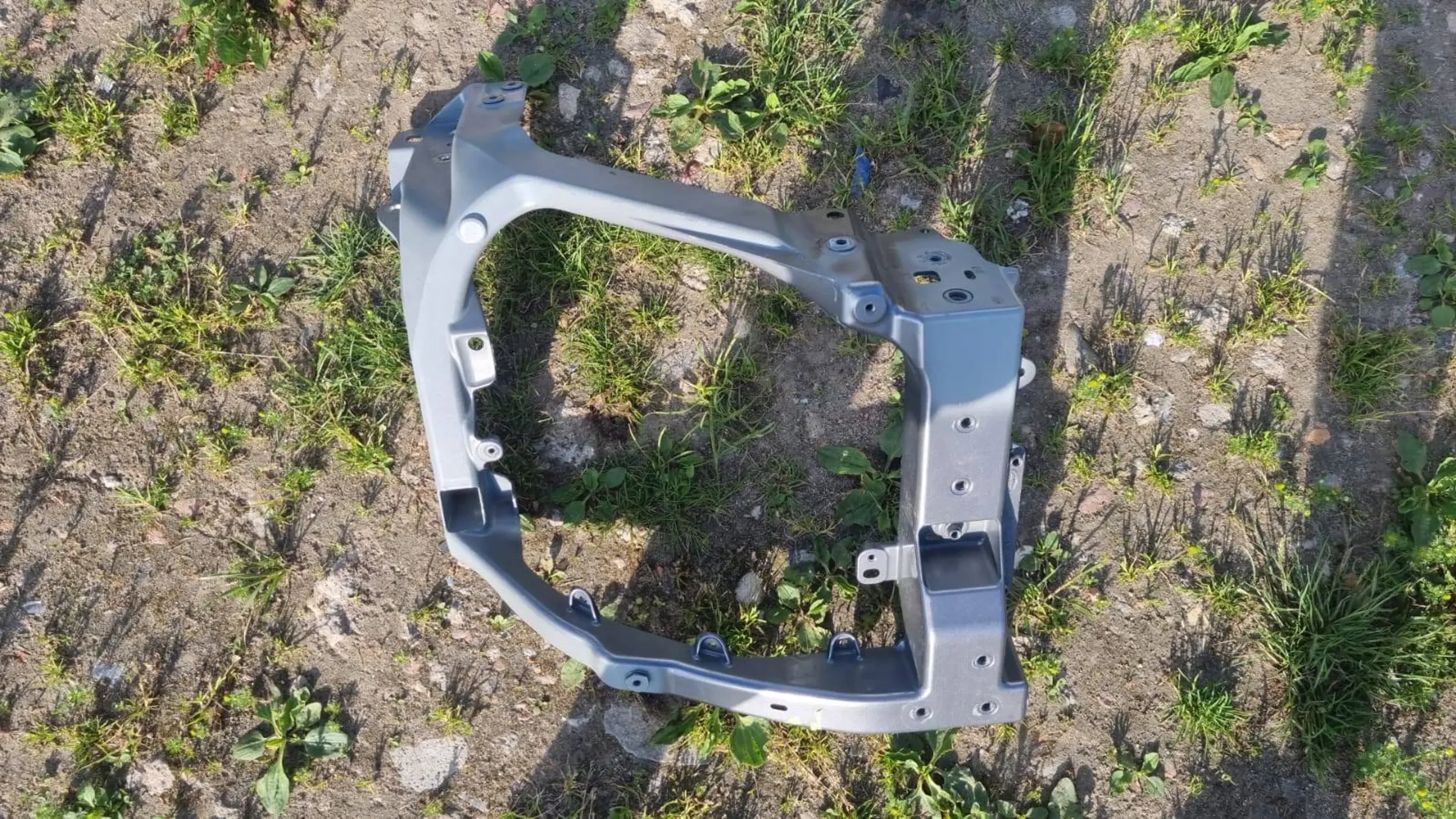 Land Rover Defender II L663 Okular lampy przód prawy L8B2-13N078-AC