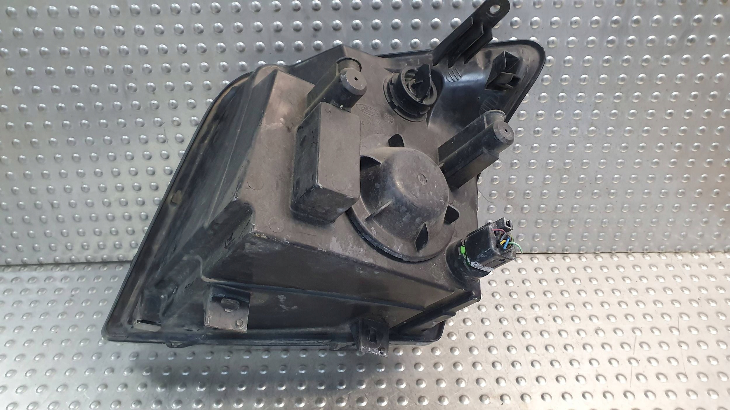 light front right FORD CONNECT 02