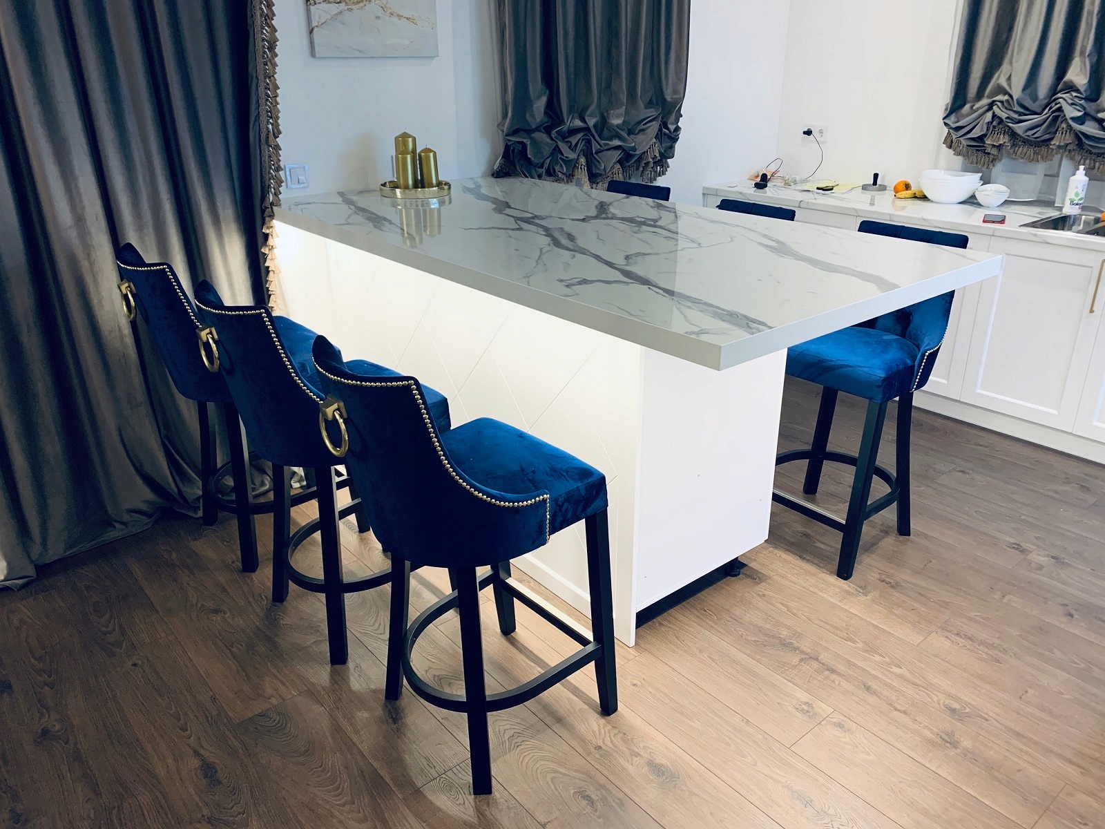 HOKER KRZESŁO BAROWE Z KOŁATKĄ PIKOWANE GLAMOUR Kolor mebla wenge