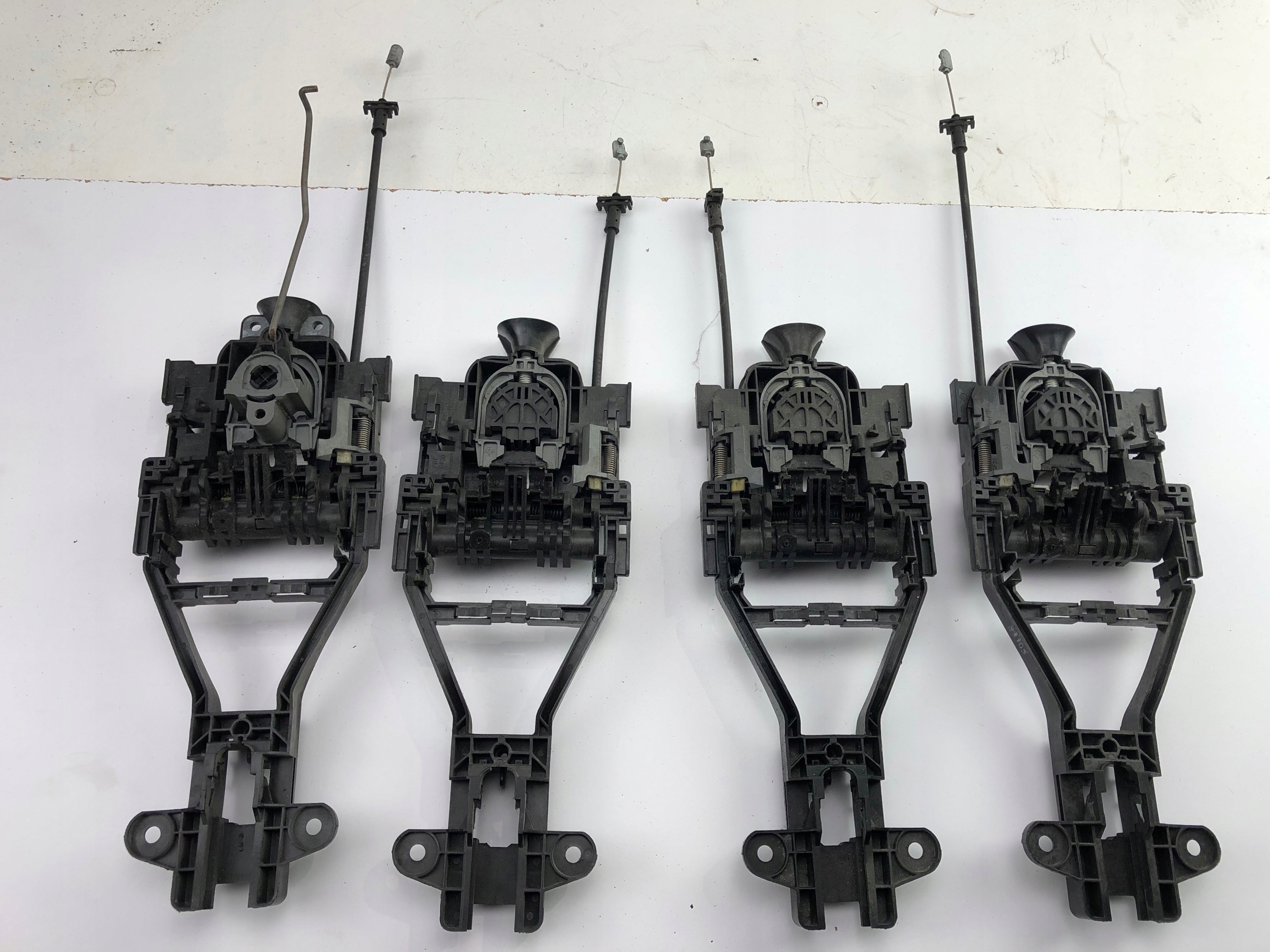 VOLVO КРЕПЛЕНИЕ КАЛЬМАРА 31440087 314440085