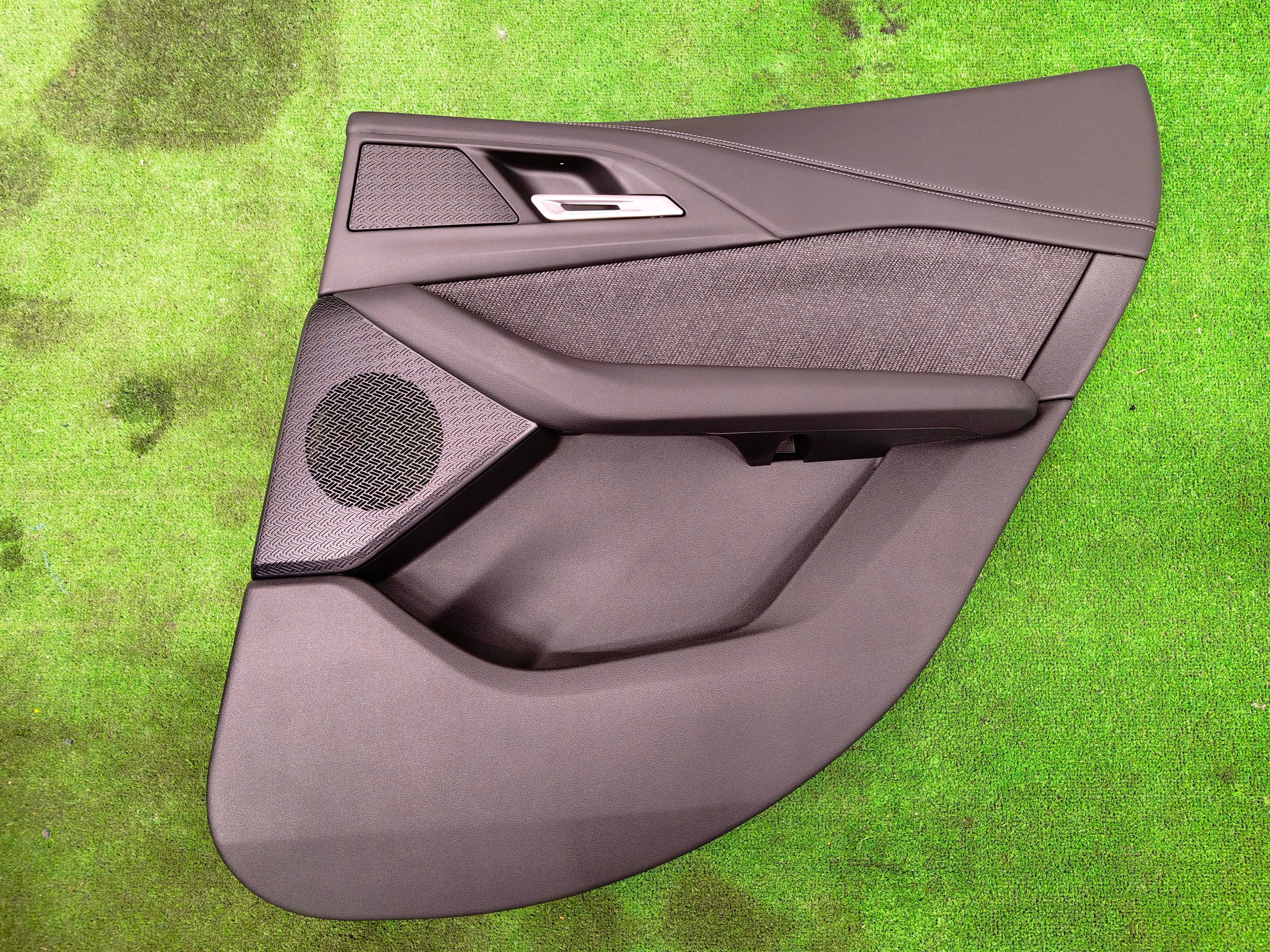 BMW 2 U06 side upholstery door right rear part
