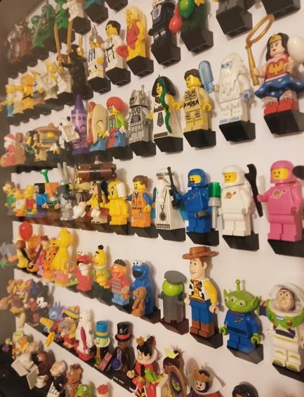 DUŻA RAMKA NA 98,105 lub 112 FIGUREK w stylu Lego / Cobi GABLOTKA 52CMx52CM Kolor czarny