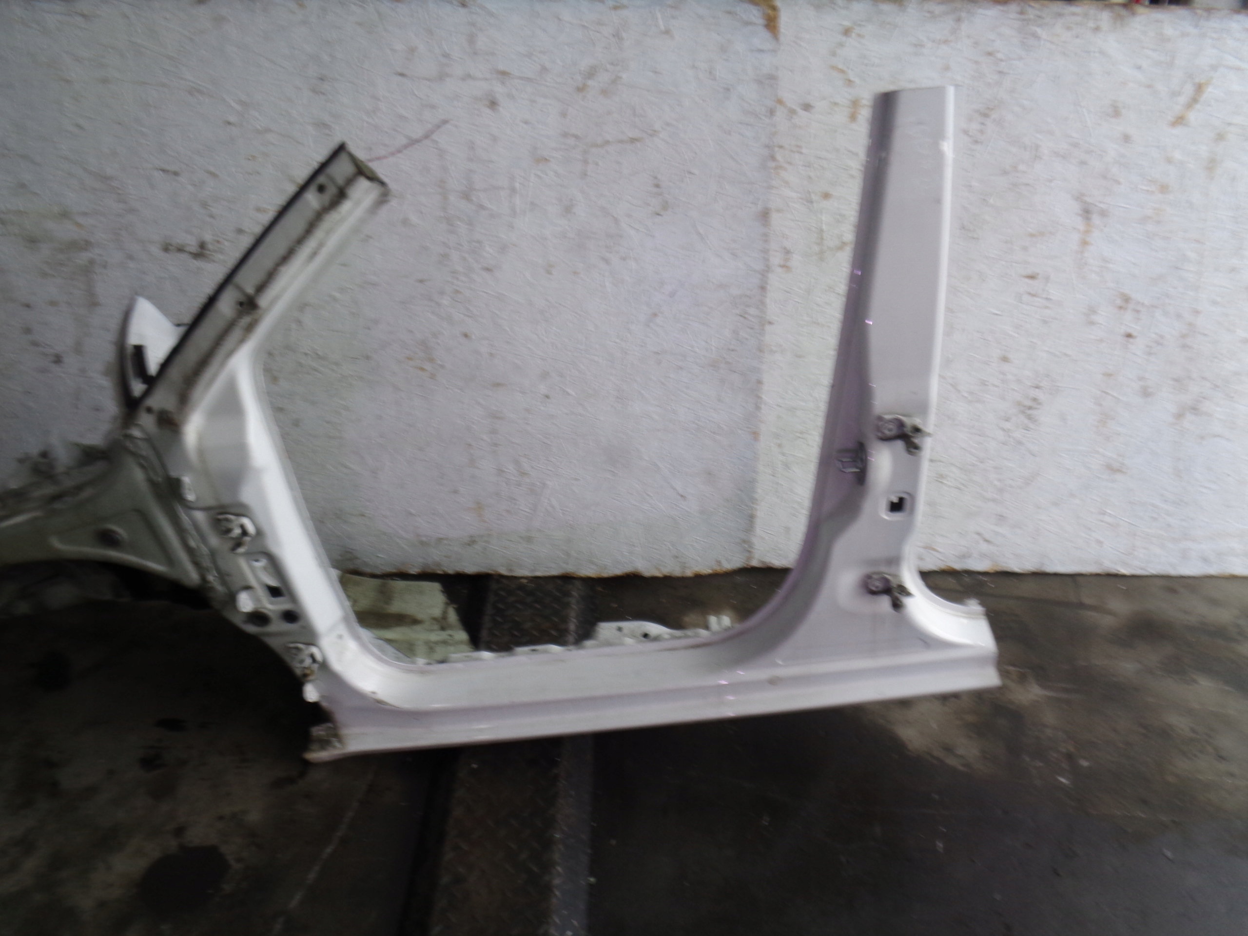 SKODA FABIA II 2 quarter front left threshold