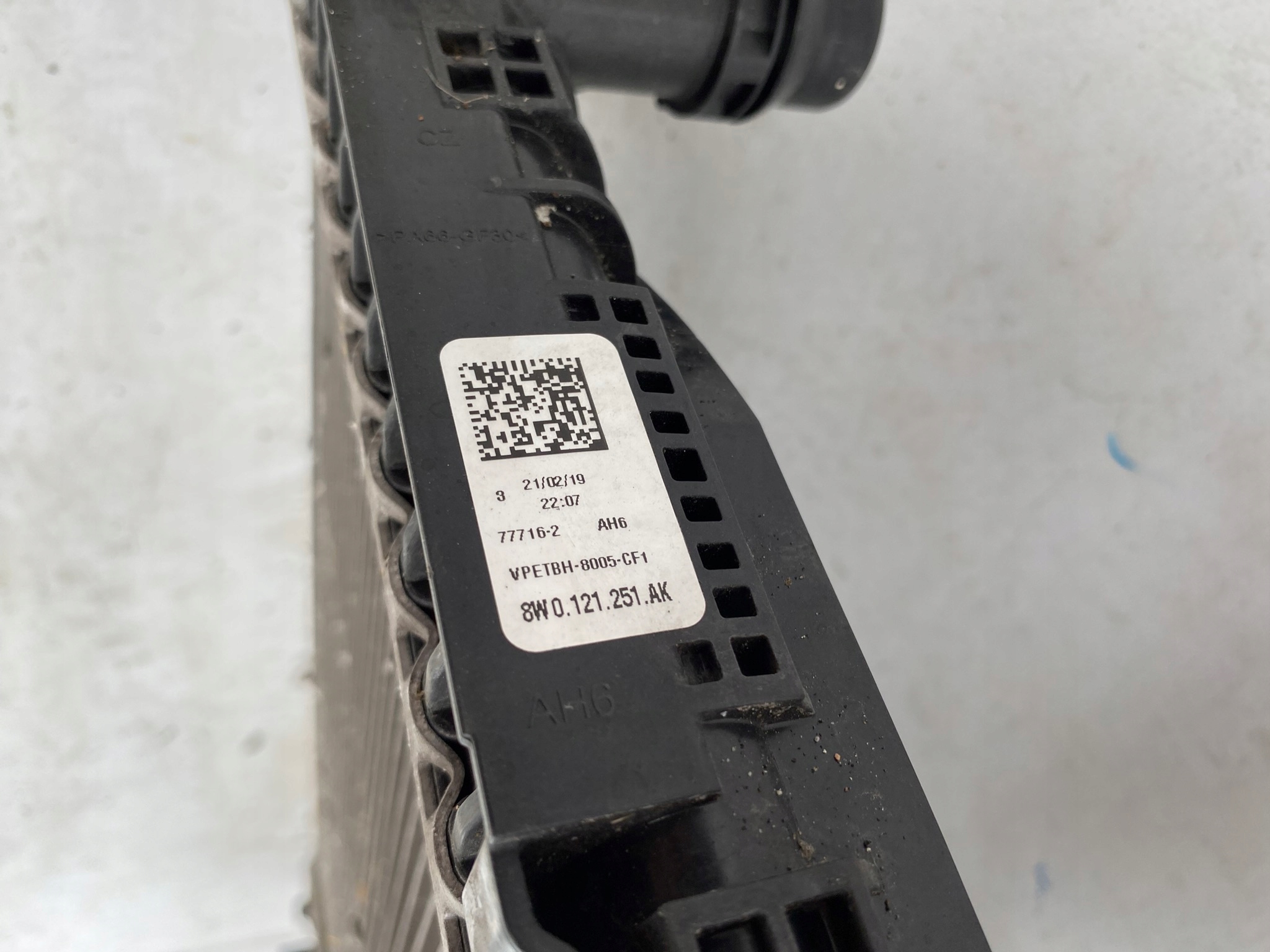 AUDI A4 A5 8W water cooler 8W0121251AK