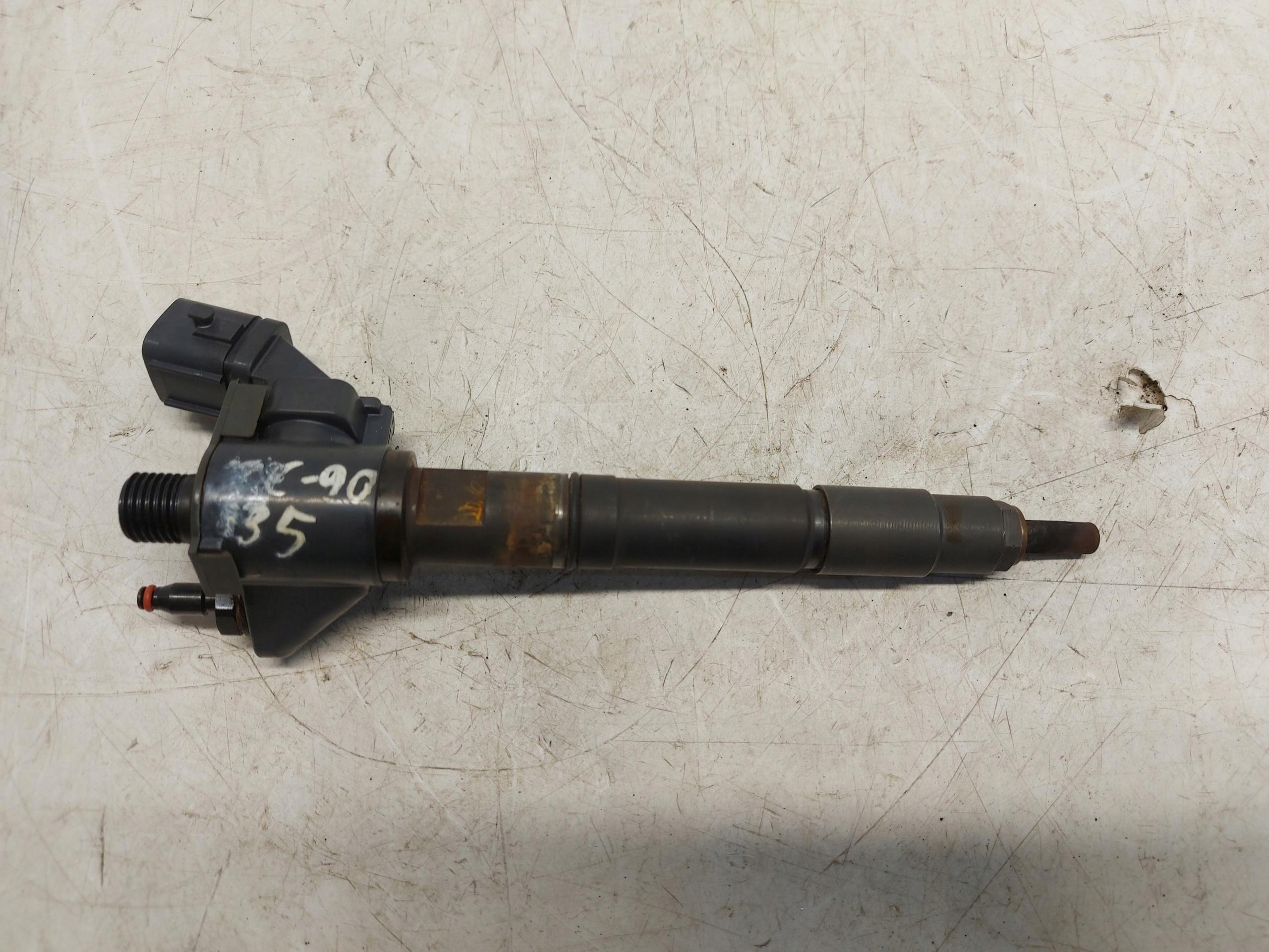 VOLVO XC90 II B5 2.0 TD injector 32140080