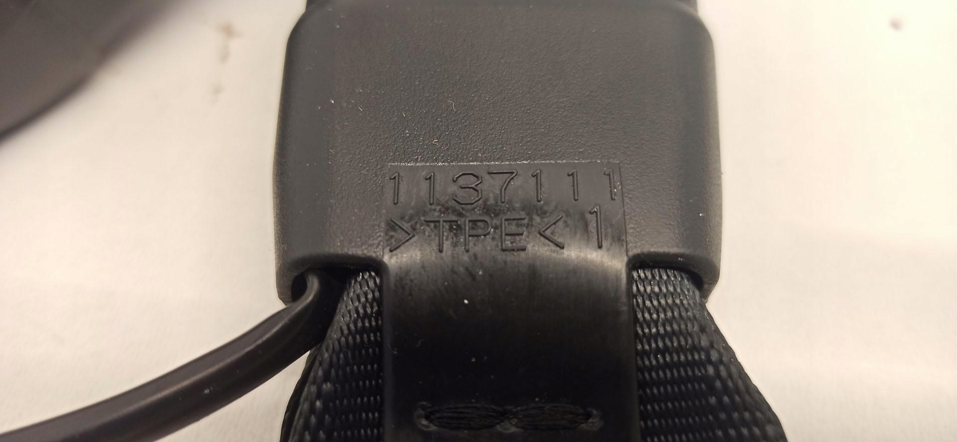 suzuki SWIFT MK8 защелка ремня зад