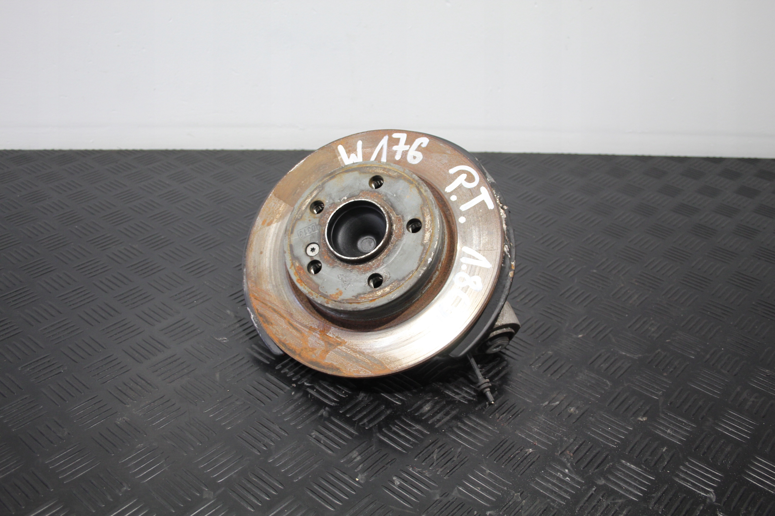 swing right rear part A-KLASA W176