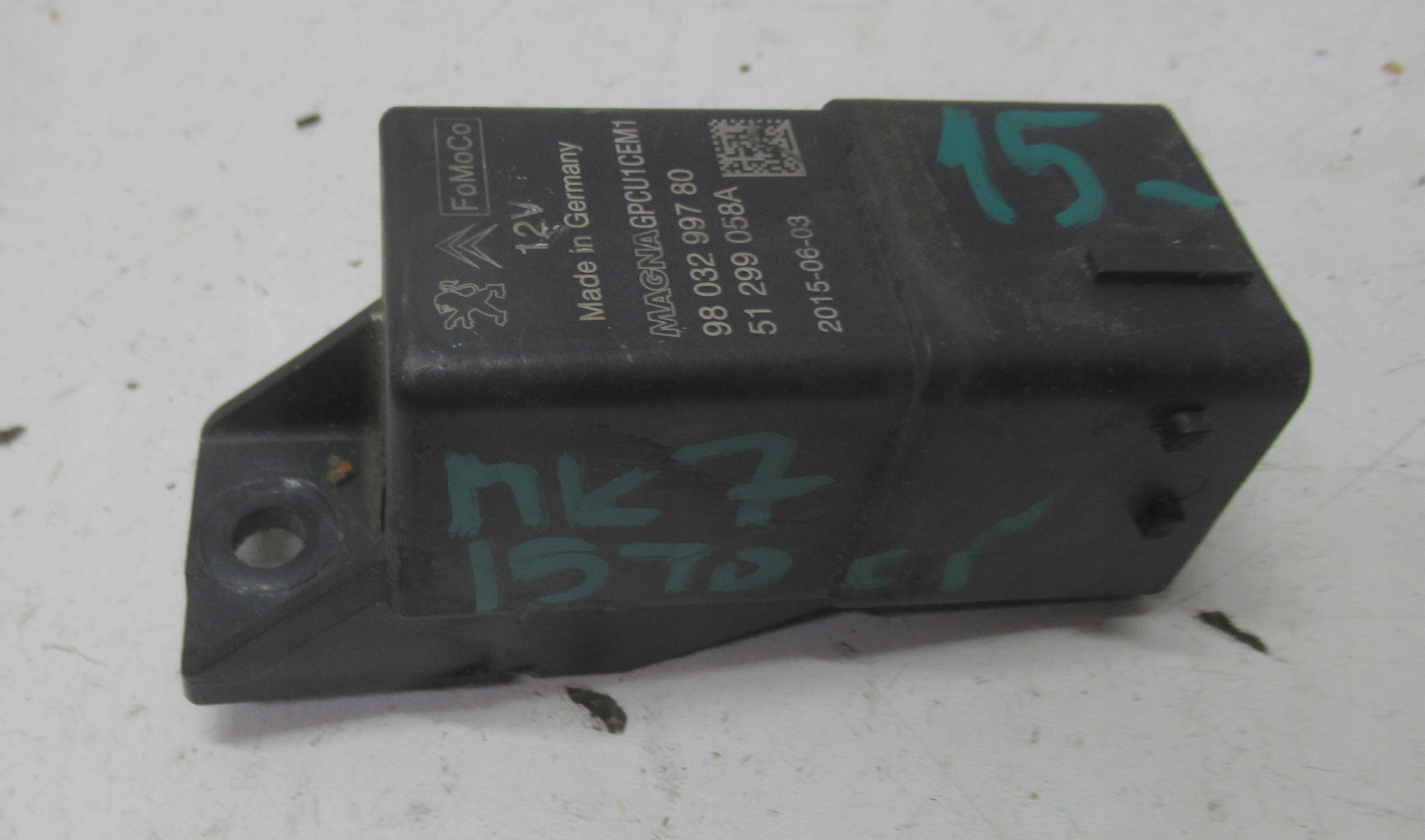 FORD FIESTA MK7 15R relay plugs 51299058A