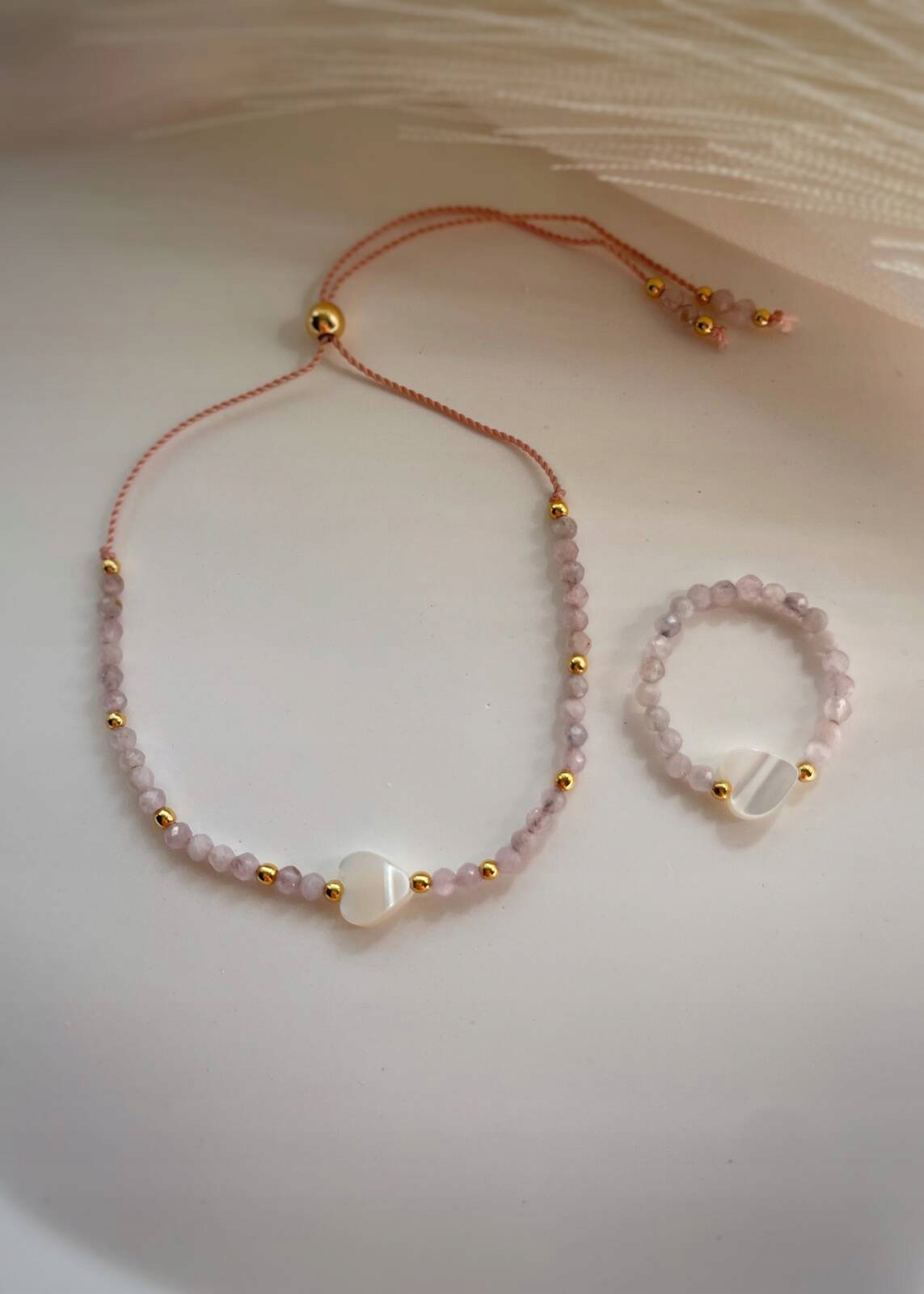 Sada Náramek a Prstýnek – Kunzit a Perlová hmota