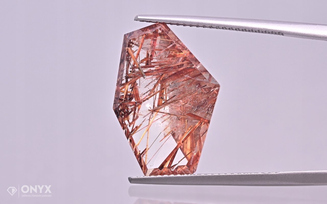 Křemen s rutilem fazetovaný nepravidelný 20x14 mm