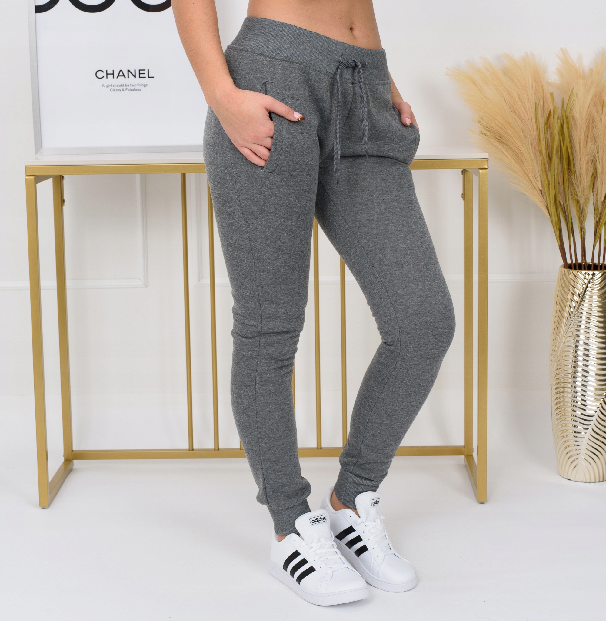 CK01 roz. L DAMSKIE SPODNIE DRESOWE GŁADKIE Fason inny