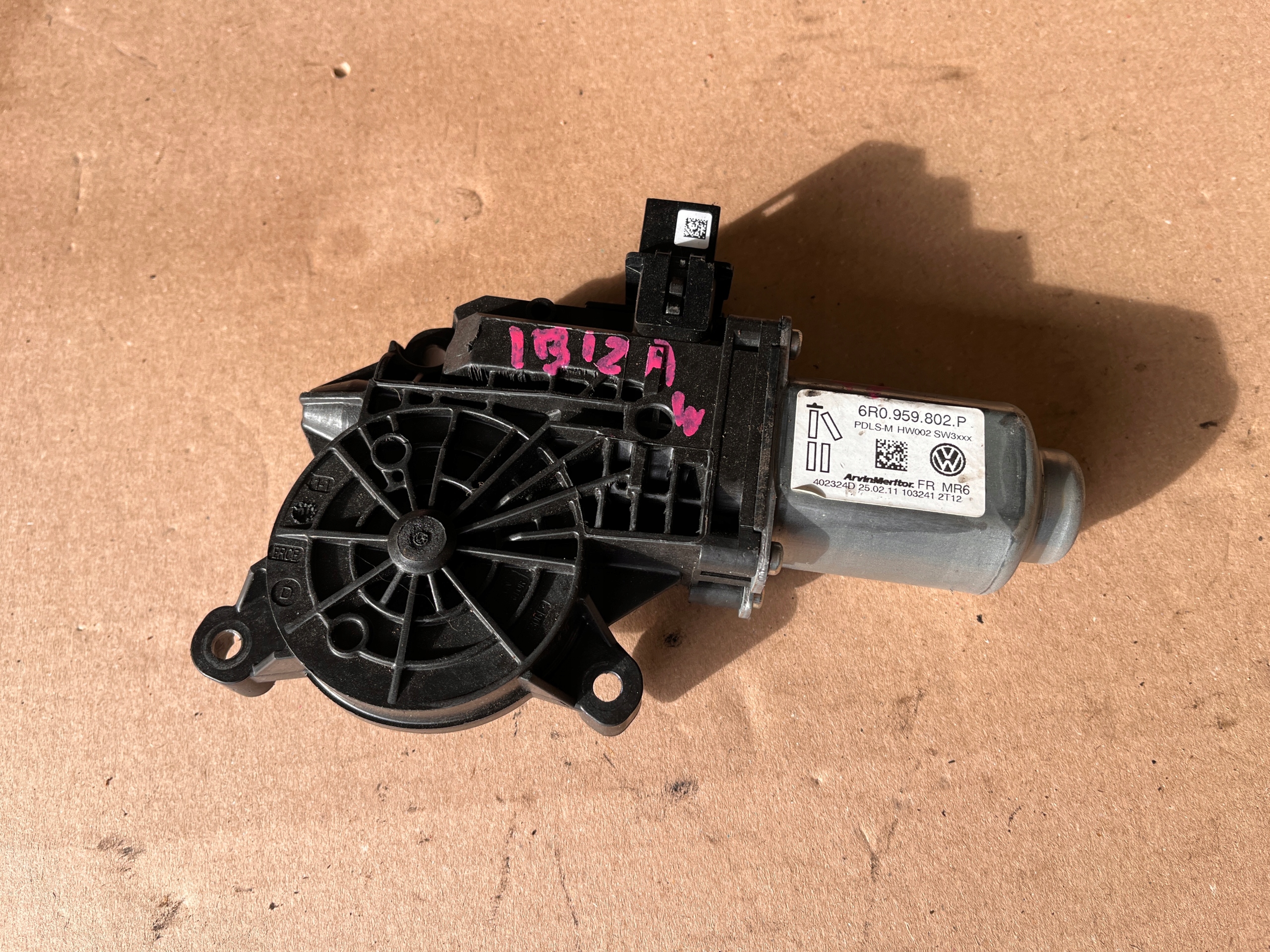 SEAT IBIZA 6J SILNICZEK SZYBY LEWY PRZÓD 6R0959802P