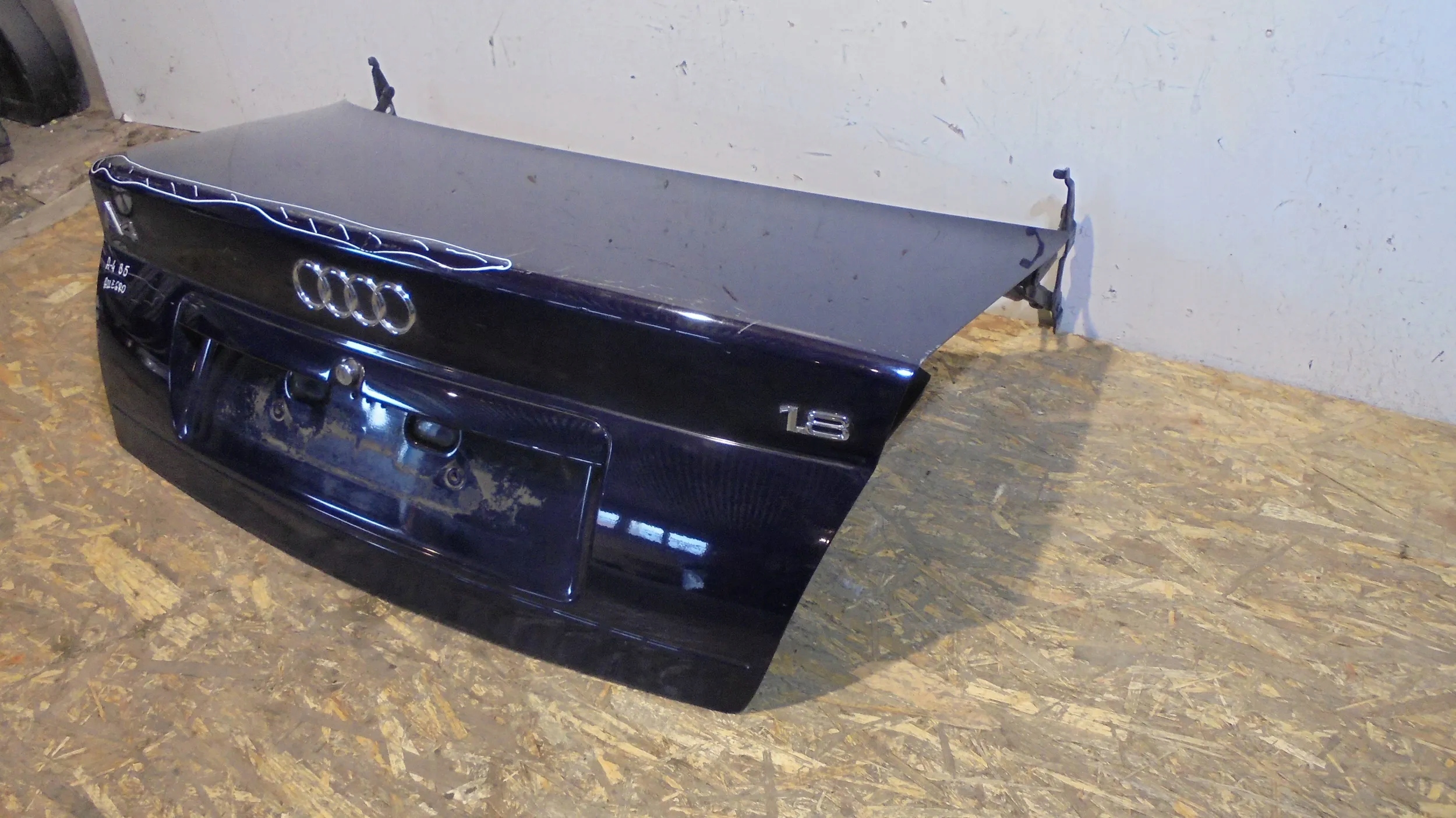 boot door Audi A4 B5 sedan