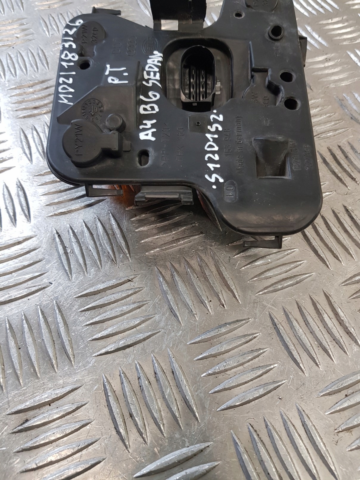 light housing right rear part 153948 AUDI A4 B6 sedan 02R