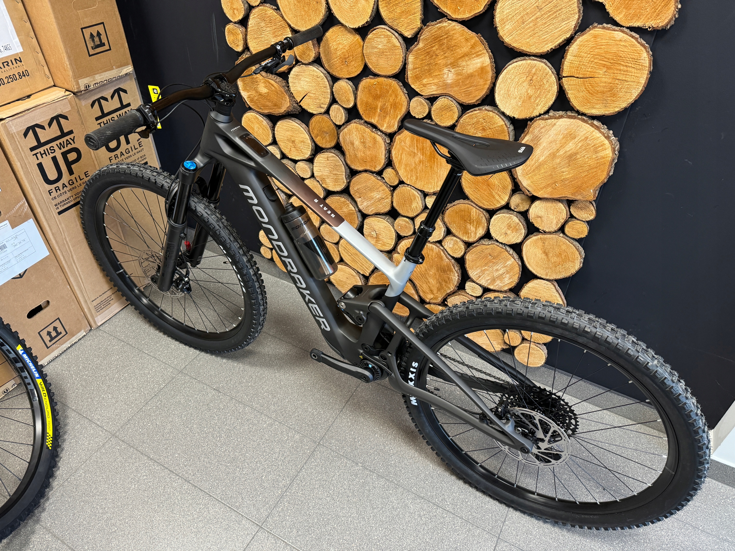 Mondraker Neat R 2024 - Racing Silver / Bronze Rozmiar M Model Neat R